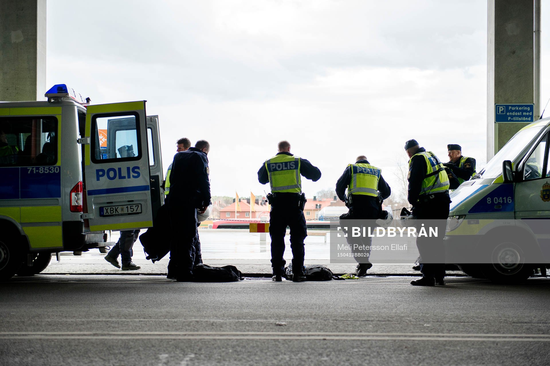 Polisen förbereder sig