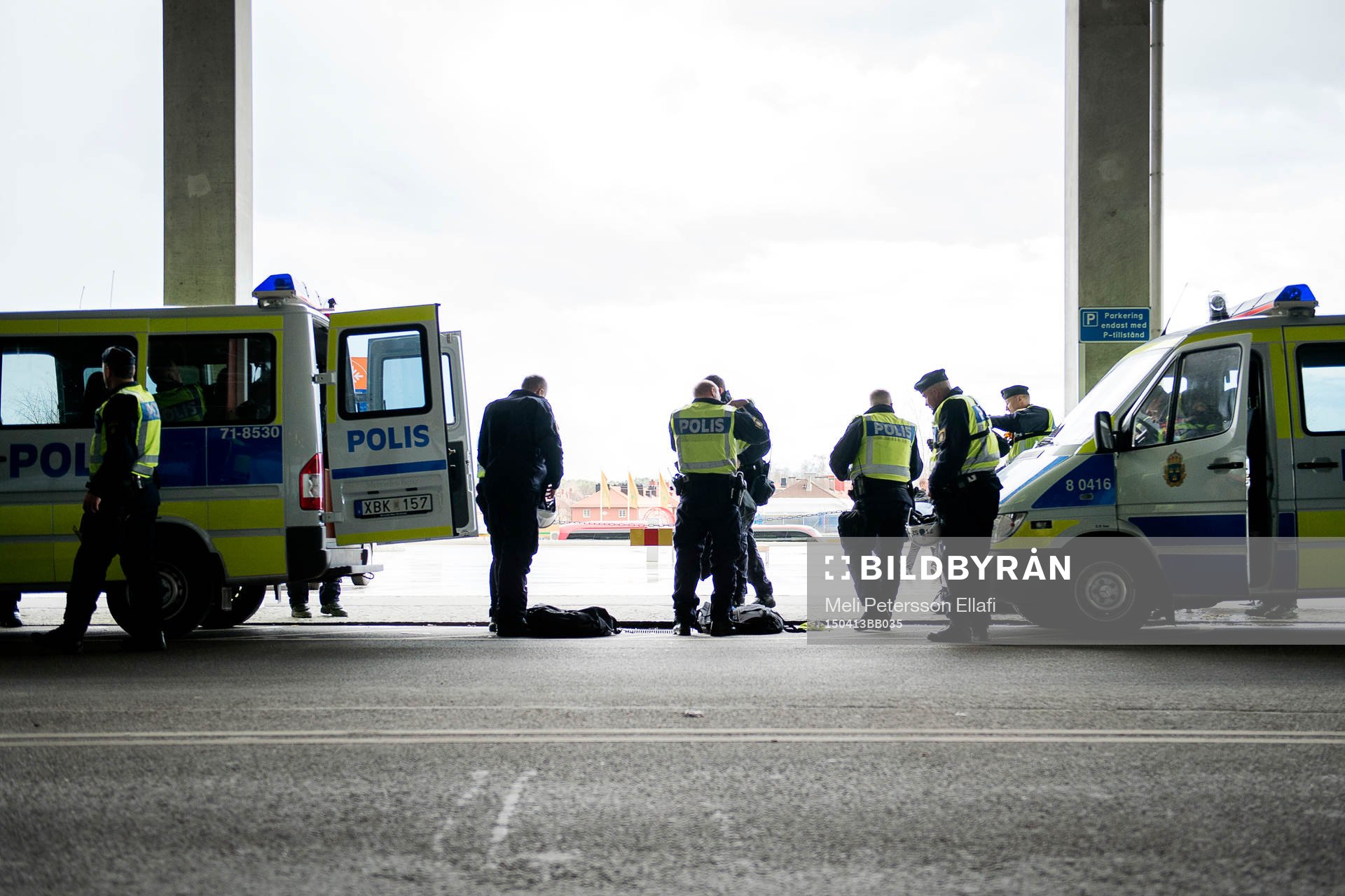 Polisen förbereder sig