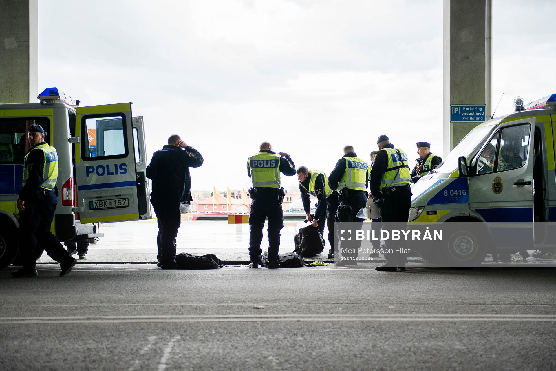 Polisen förbereder sig