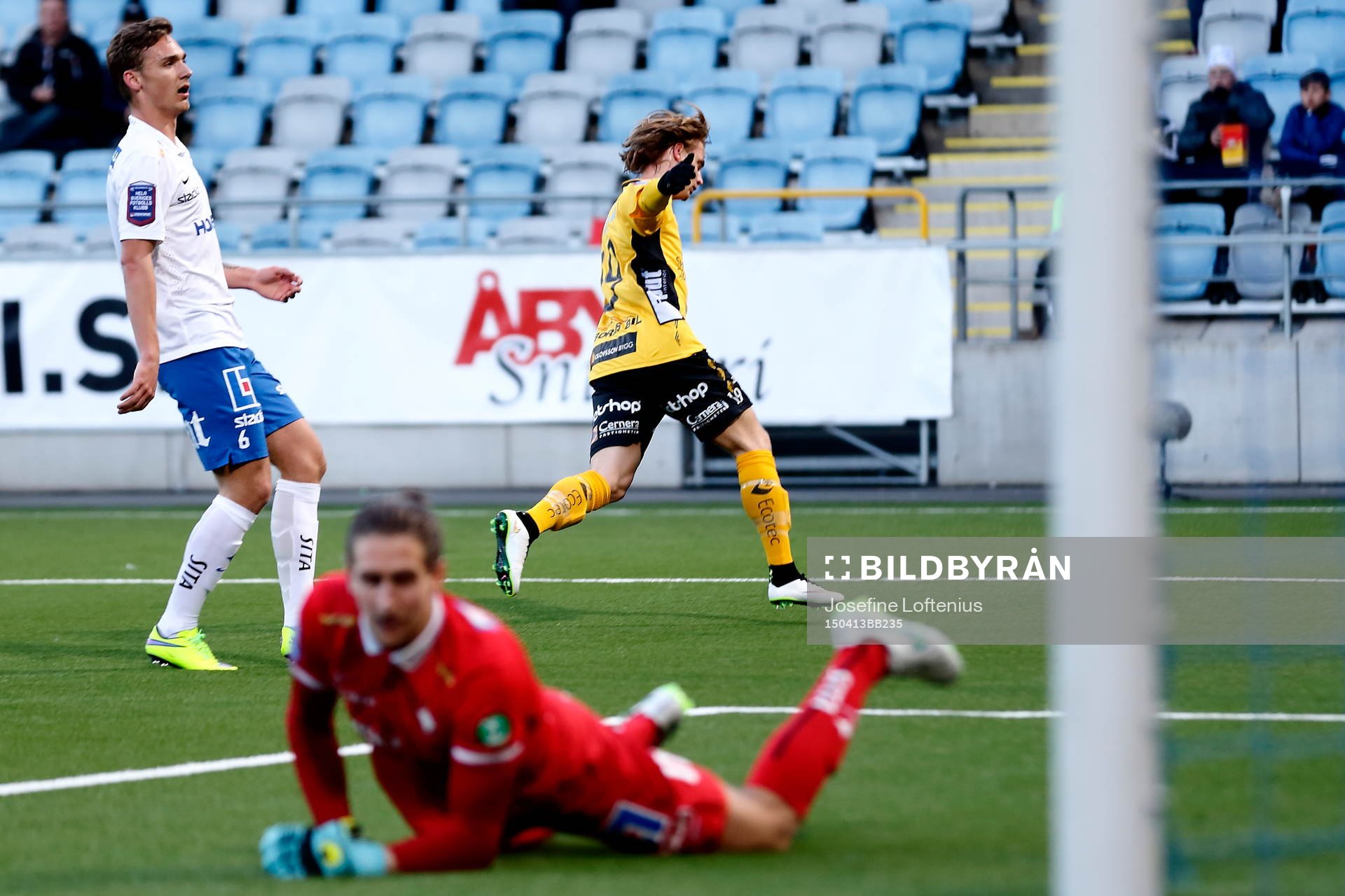 Elfsborgs Simon Hedlund har precis gjort 0-1-målet och