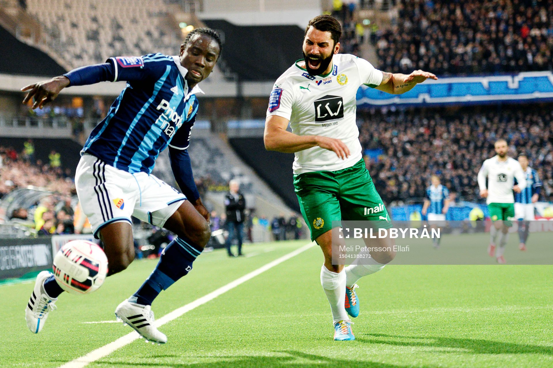 Djurgårdens Sam Johnson och Hammarbys Stefan Batan i en