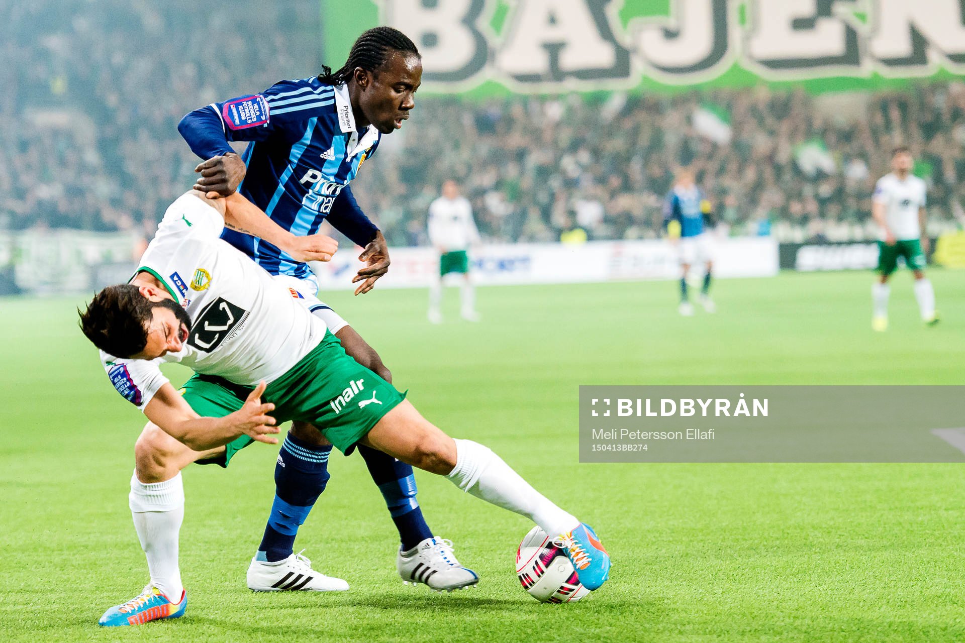 Djurgårdens Sam Johnson och Hammarbys Stefan Batan i en