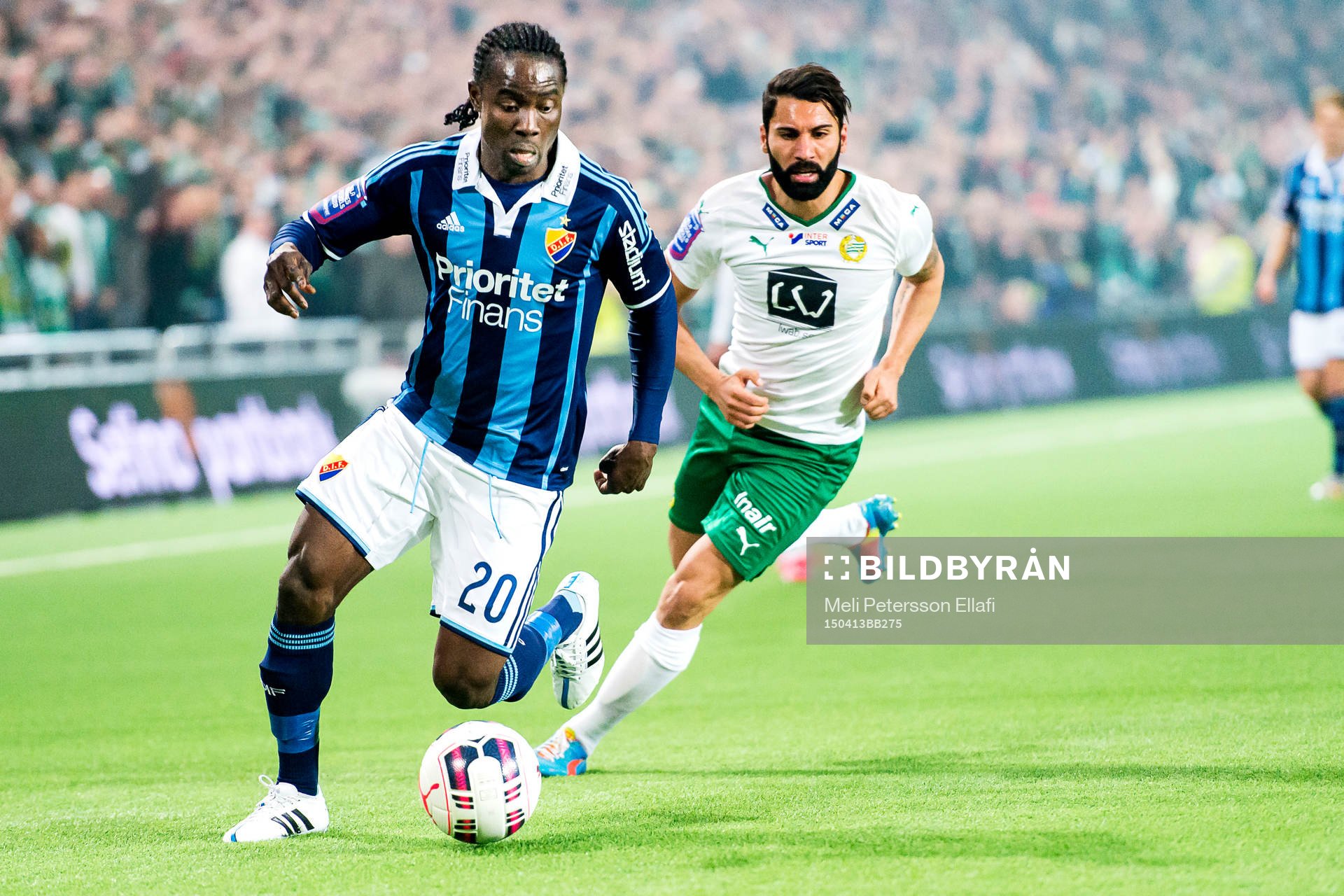Djurgårdens Sam Johnson och Hammarbys Stefan Batan i en