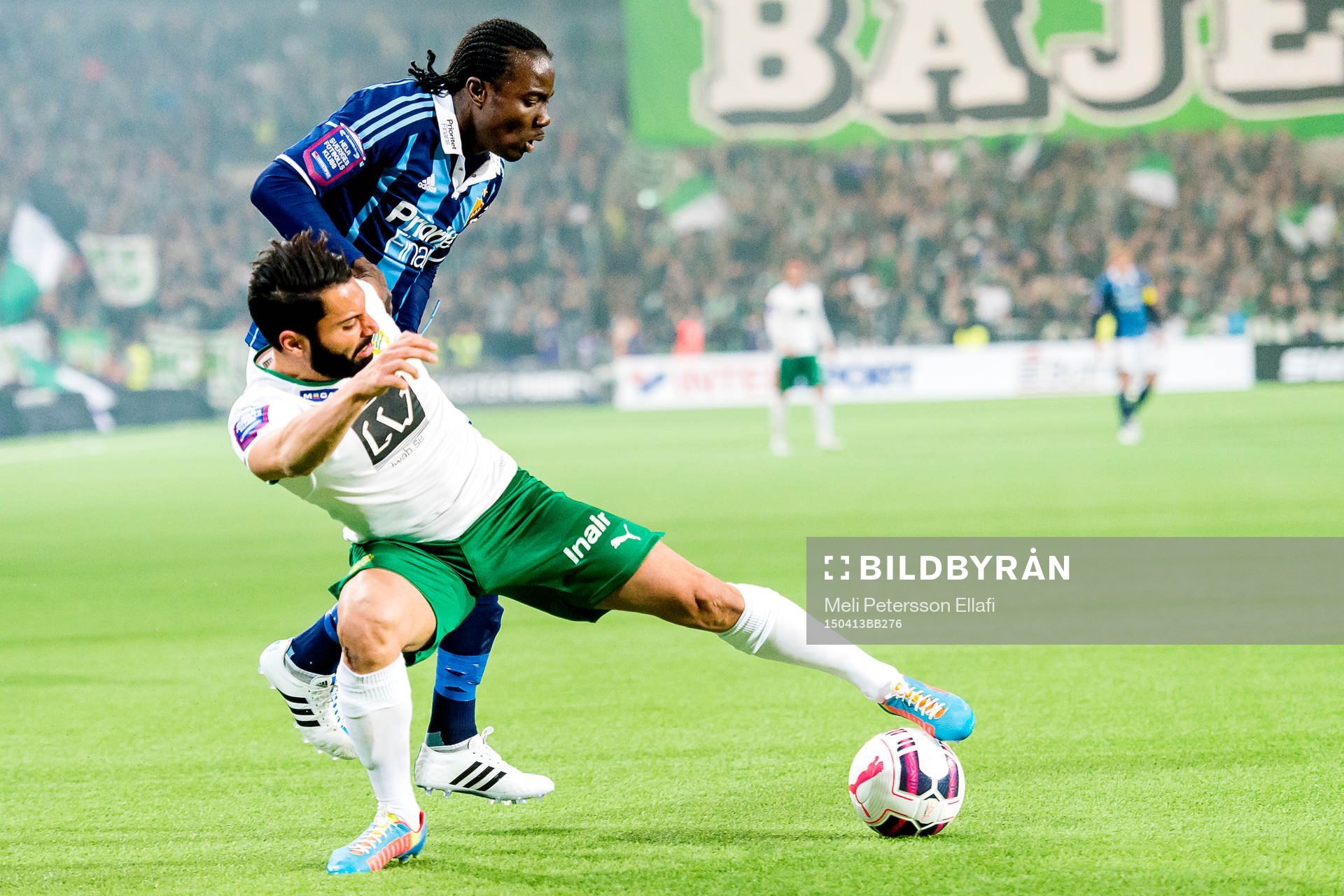 Djurgårdens Sam Johnson och Hammarbys Stefan Batan i en