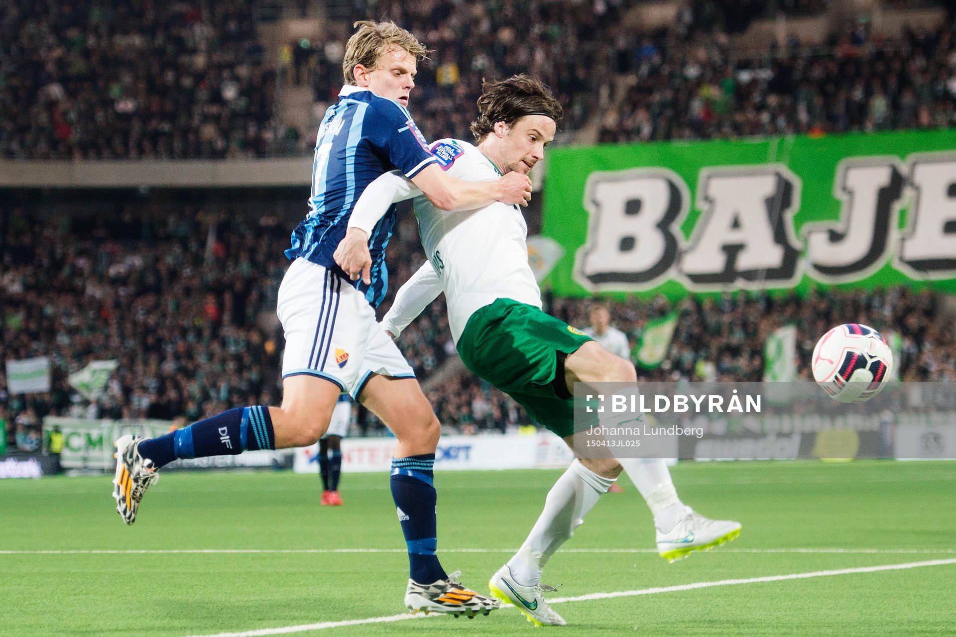 Djurgårdens Tim Björkström och Hammarbys Linus Hallenius