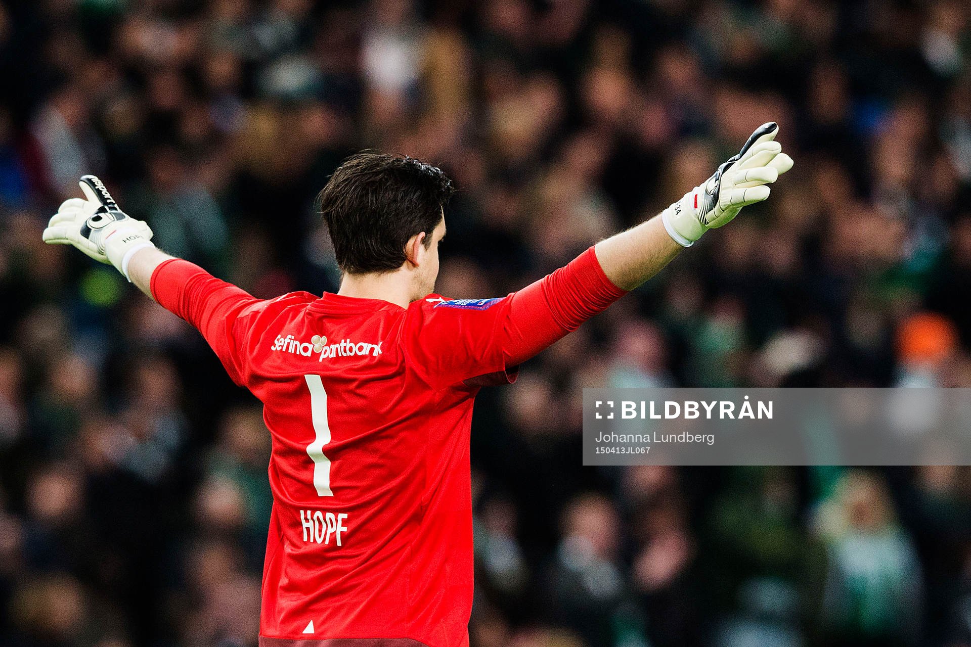 Hammarbys målvakt Johannes Hopf jublar