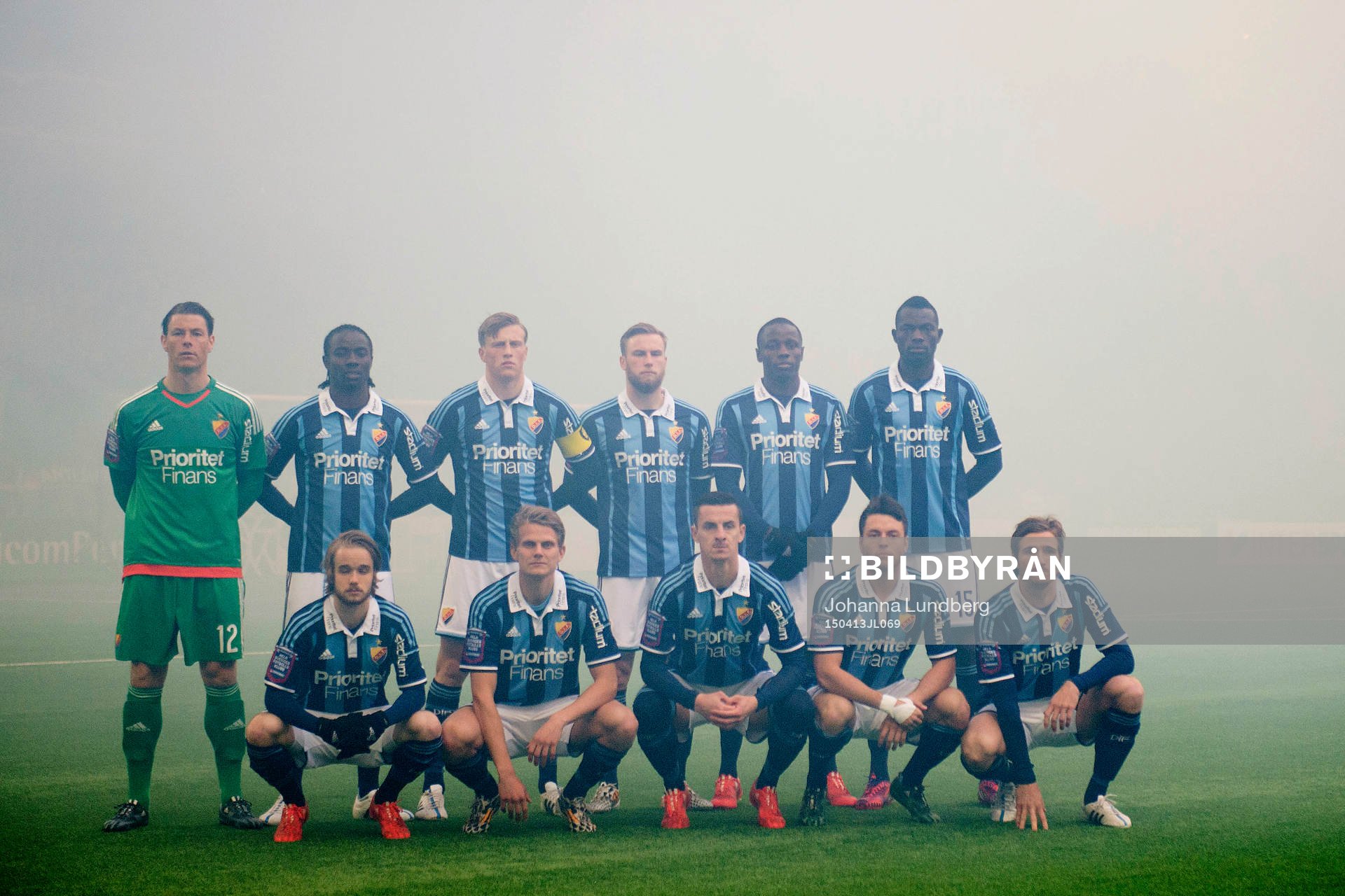 Djurgårdens spelare står uppradade för ett lagfoto övre