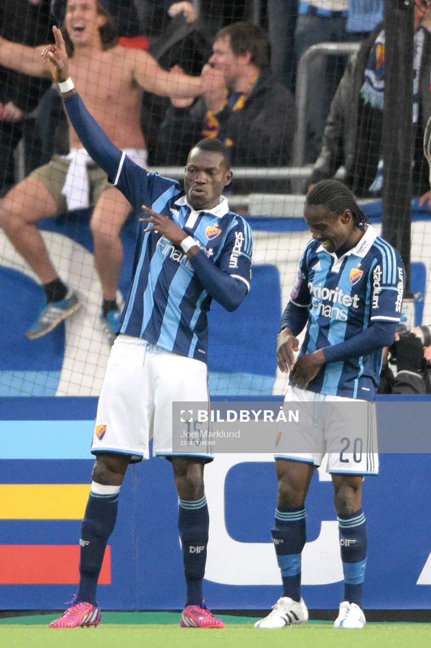 Djurgårdens Omar Colley och Sam Johnson jublar