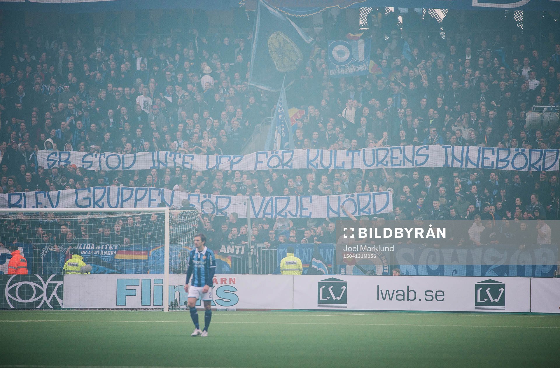En banderoll med texten SB stod inte upp för kulturens innebörd, blev gruppen för varje nörd i Djurgården klack under fotbollsmatchen i Allsvenskan mellan Hammarby och Djurgården den 13 april 2015 i Stockholm.