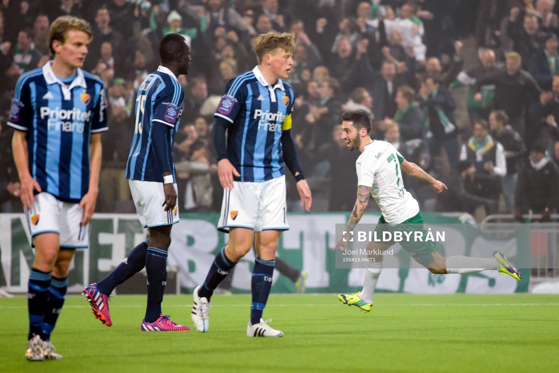 Hammarbys Nahir Besara jublar