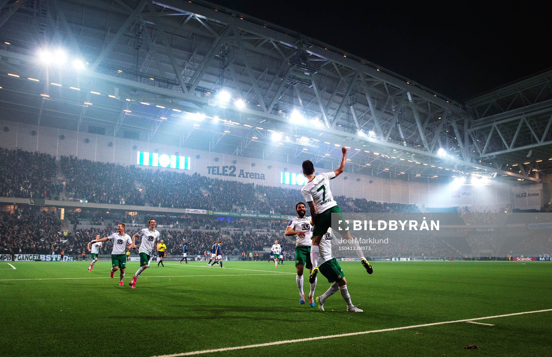 Hammarbys Nahir Besara jublar med lagkamrater