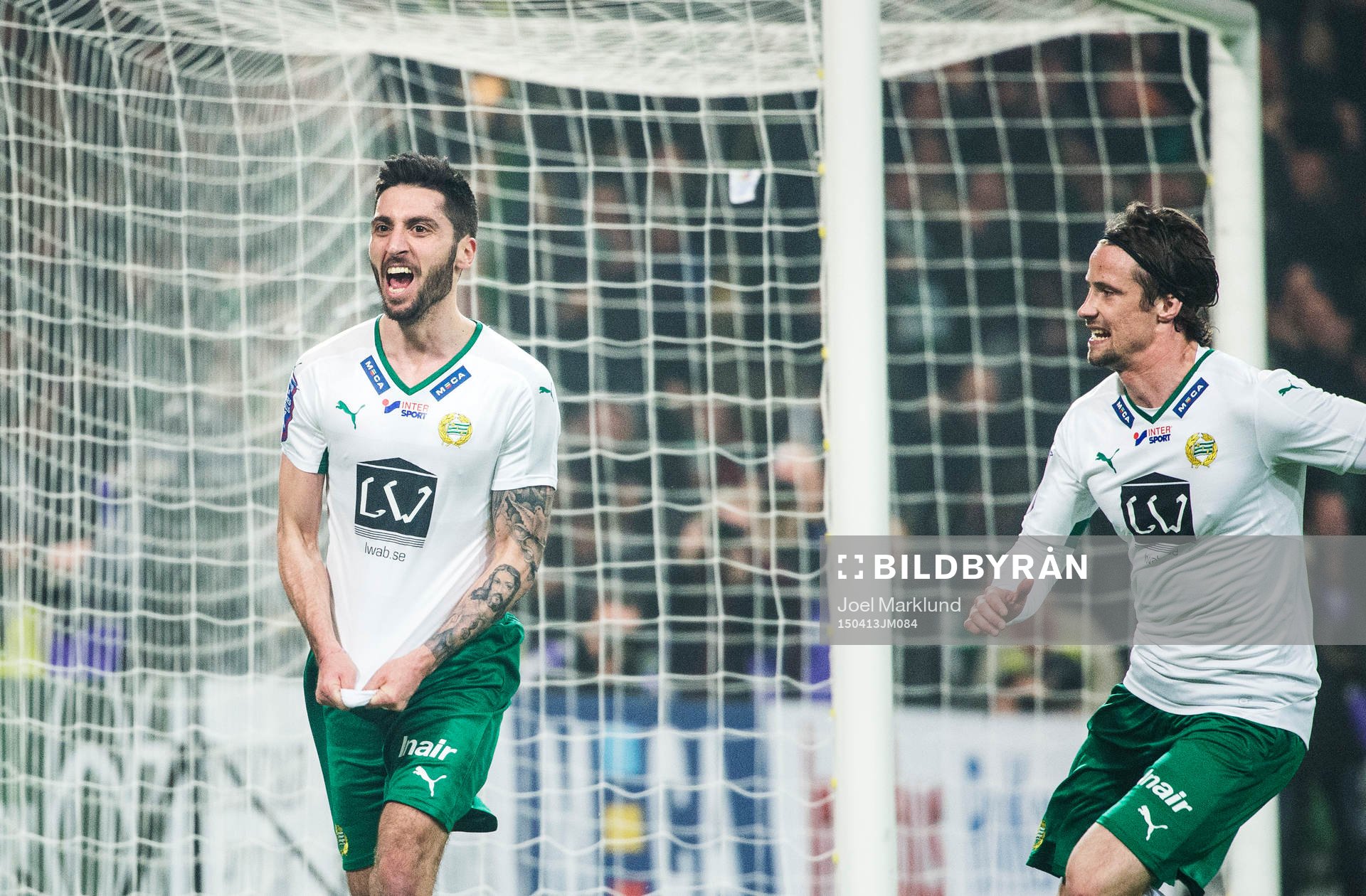 Hammarbys Nahir Besara och Linus Hallenius jublar