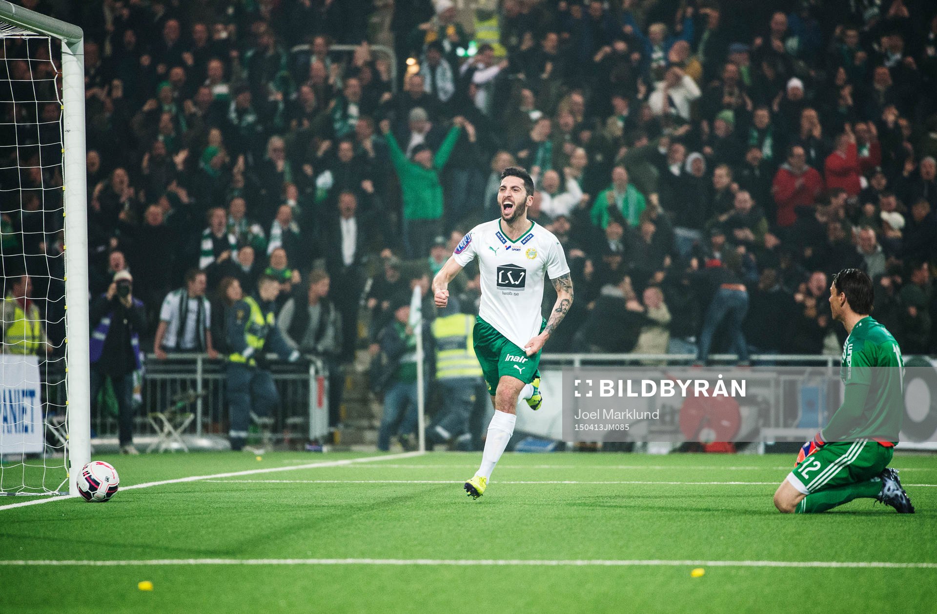Hammarbys Nahir Besara jublar
