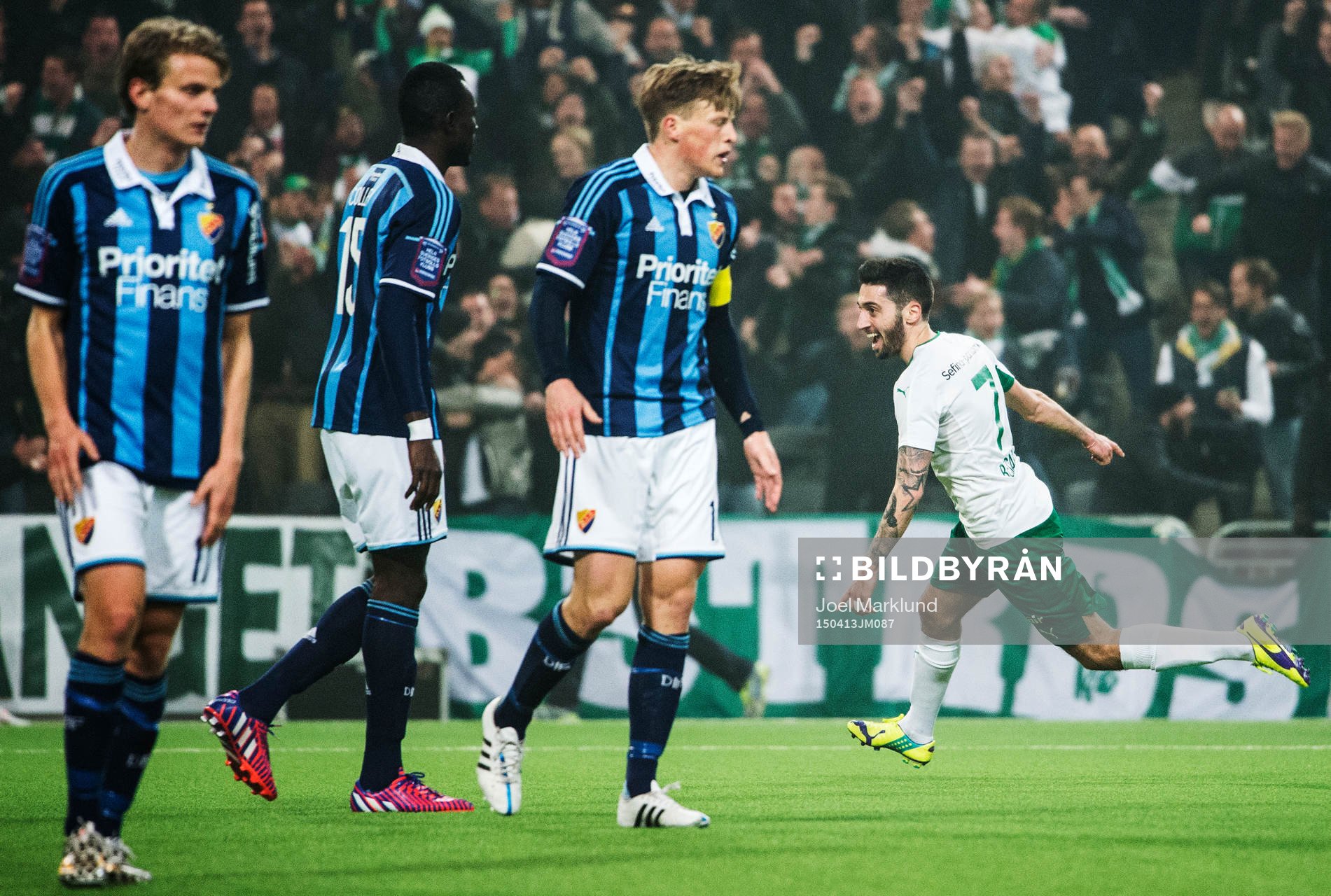 Hammarbys Nahir Besara jublar