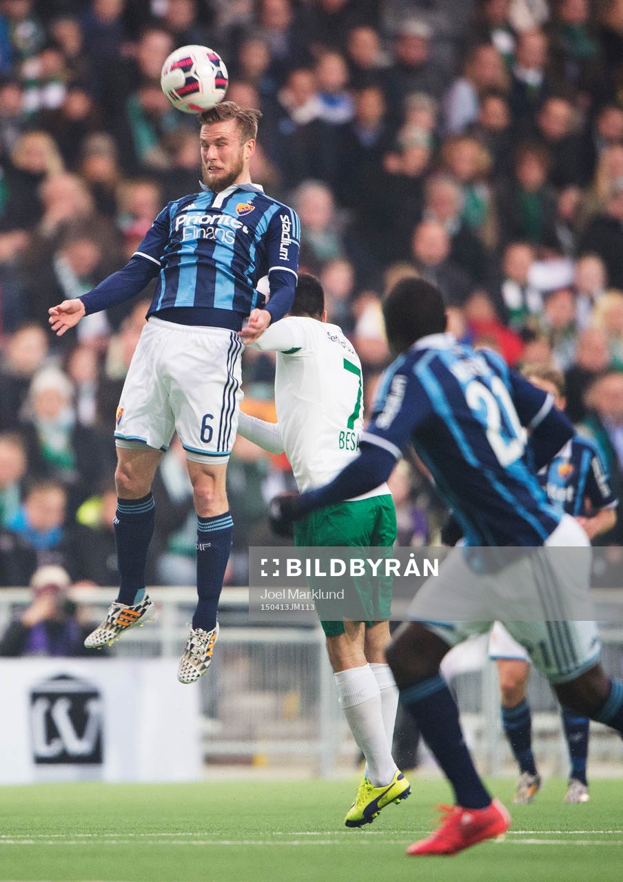 Djurgårdens Aleksander Faltsetas nickar bollen