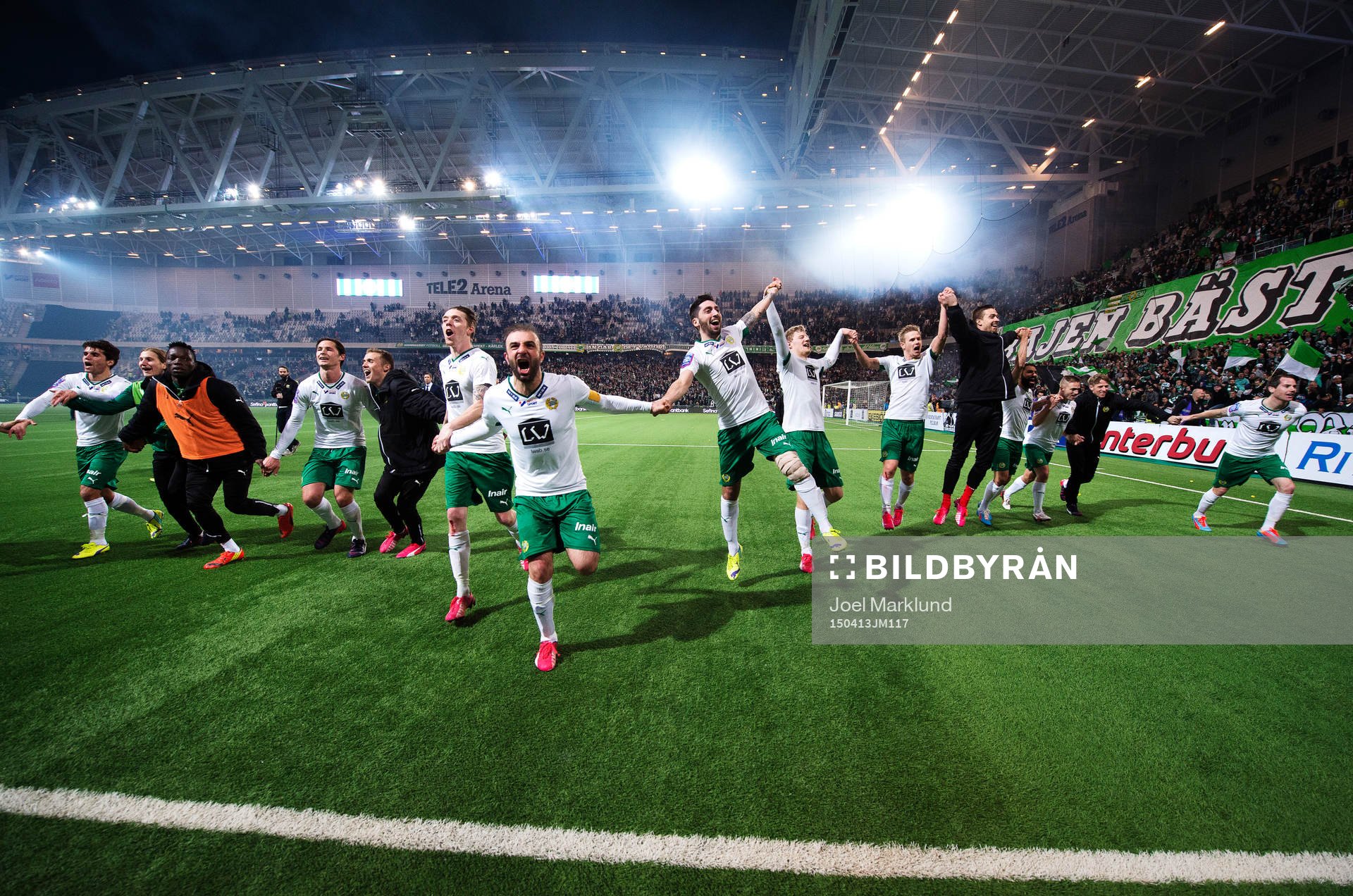 Hammarbys Kennedy Bakircioglu och Nahir Besara jublar med