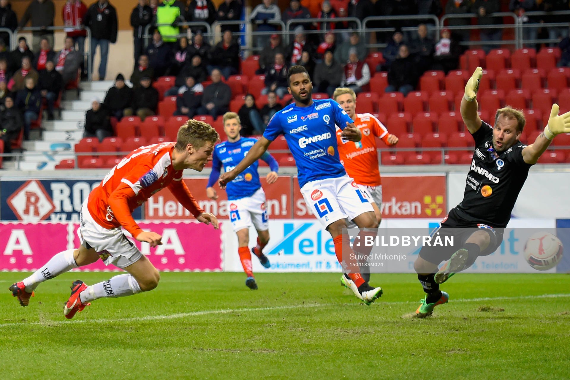 Kalmars Viktor Elm nickar in 2-1