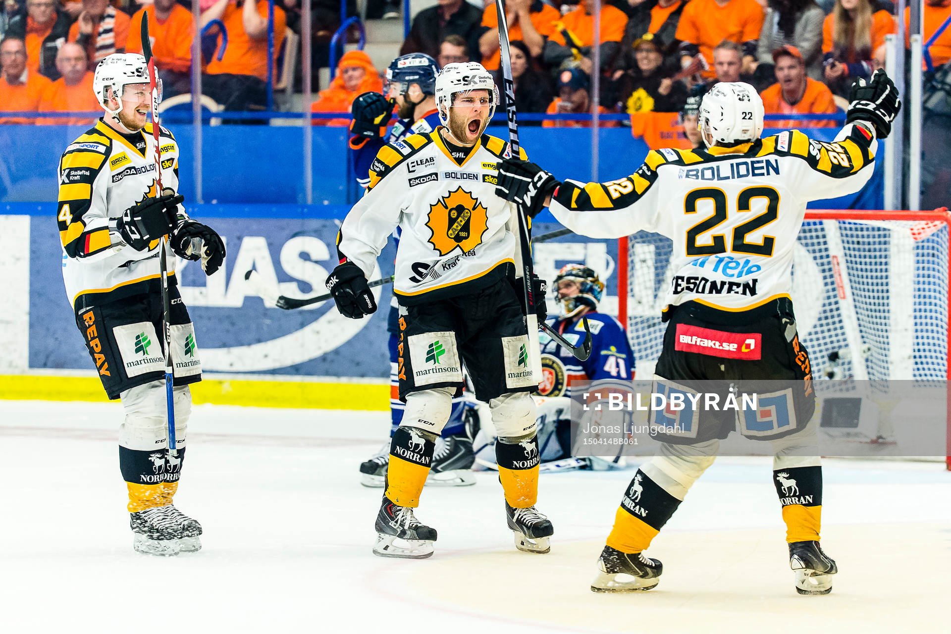 Skellefteås Rob Schremp (mitten) jublar