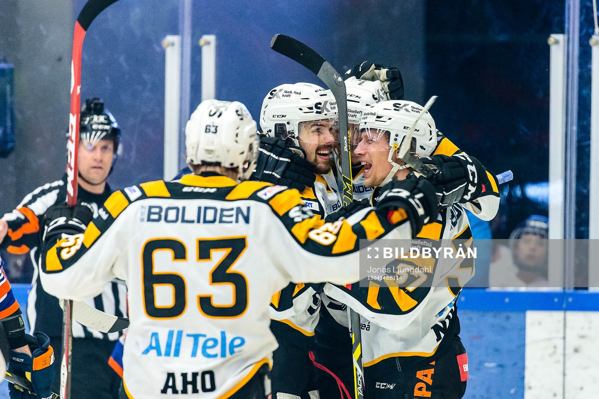 Skellefteås Axel Holmström och John Norman firar Kirill