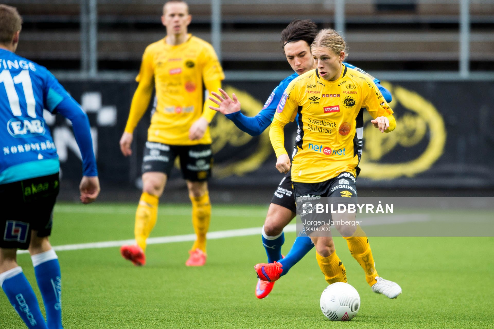 Elfsborgs Anton Andreasson jagas av Halmstads Sead