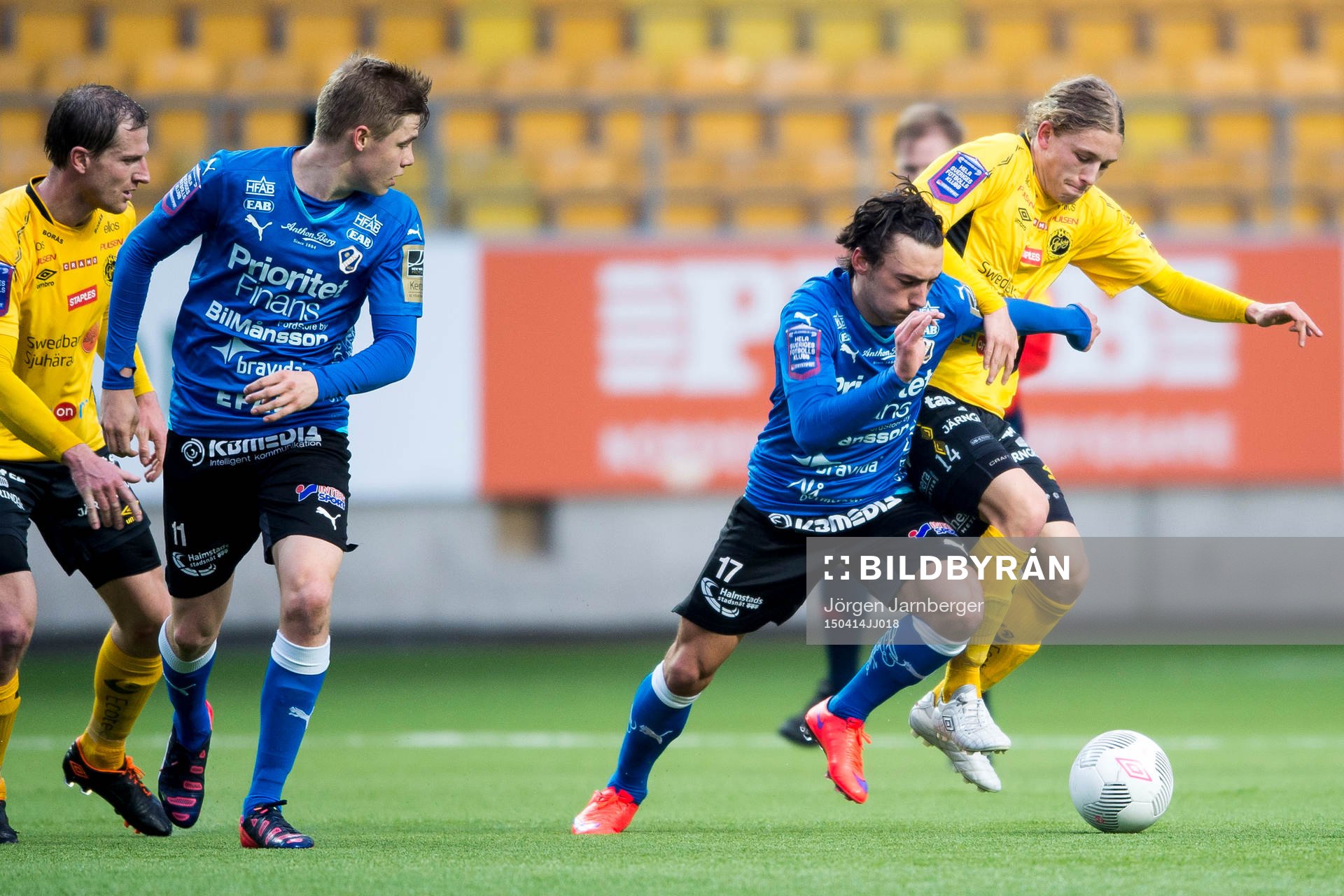 Kamp mellan Elfsborgs Anton Andreasson och Halmstads Sead