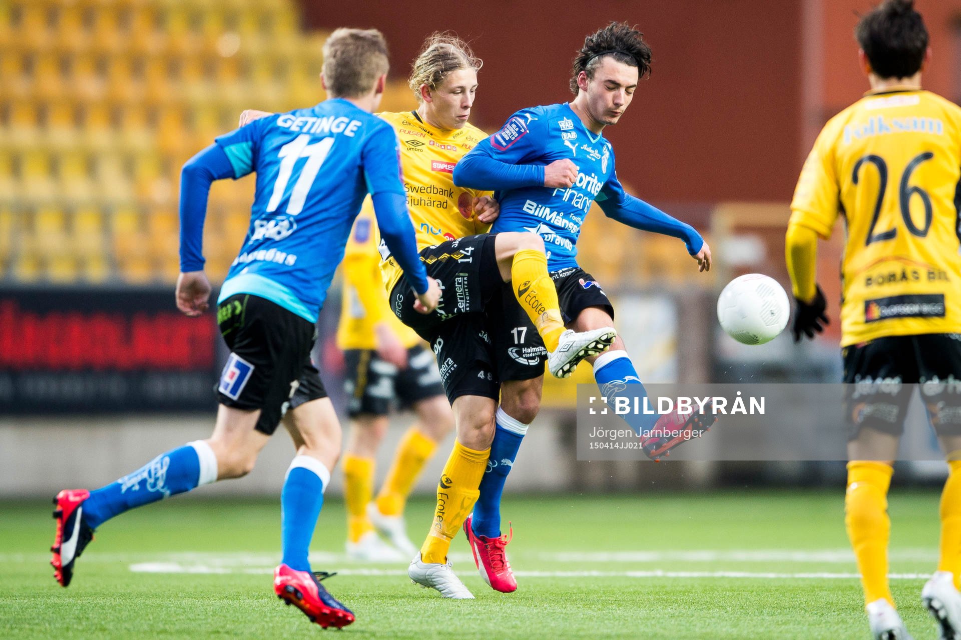Kamp mellan Halmstads Sead Haksbanovic och Elfsborgs Anton