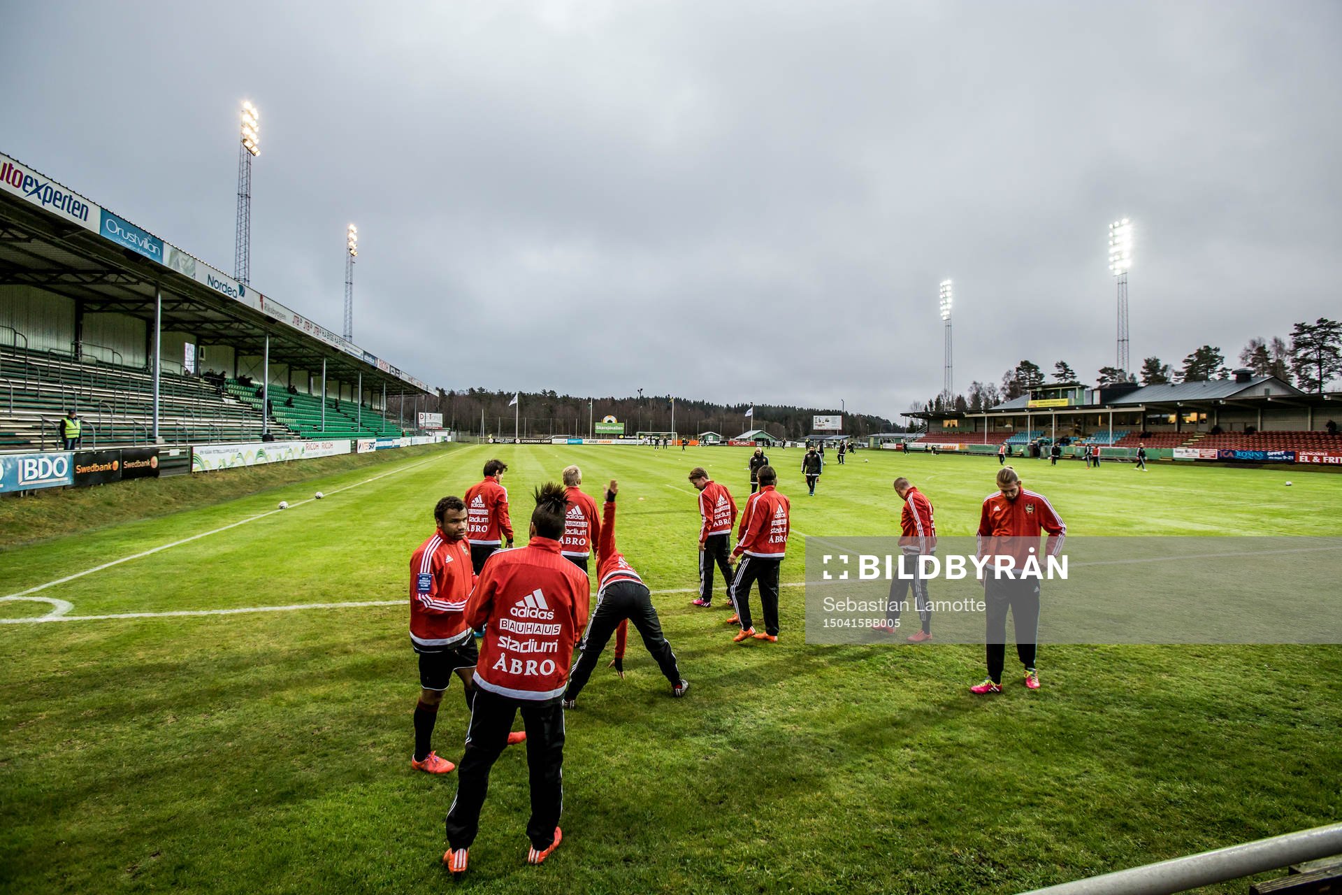 Brommapojkarna värmer upp