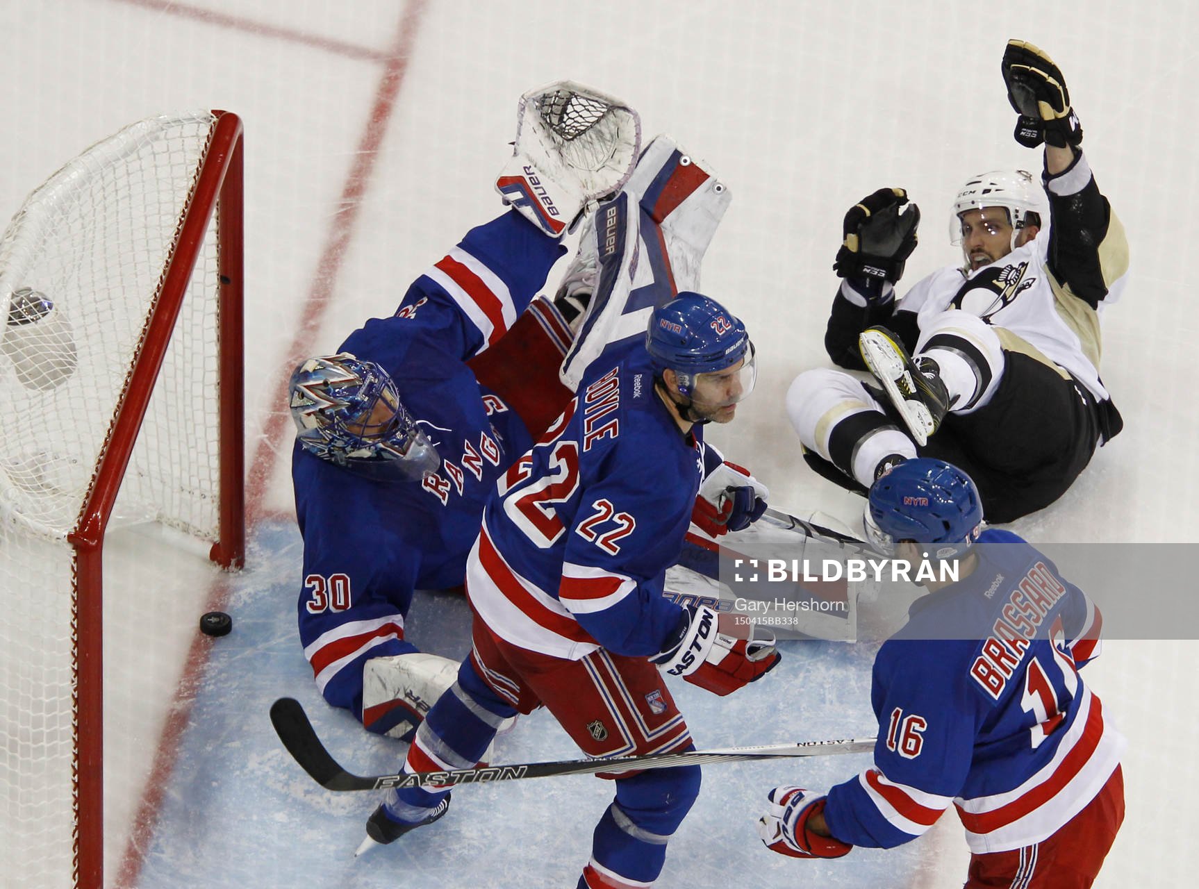 Pittsburgh Penguins Maxim Lapierre (R) celebrates a goal by