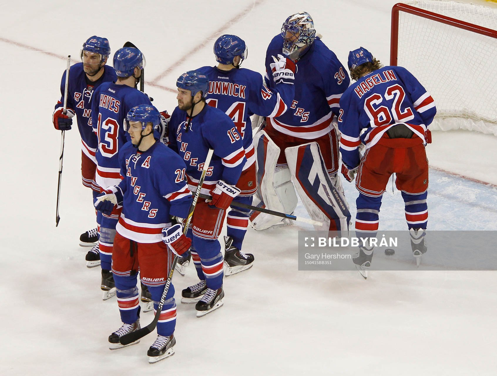 New York Rangers goalie Henrik Lundqvist (2nd R) is