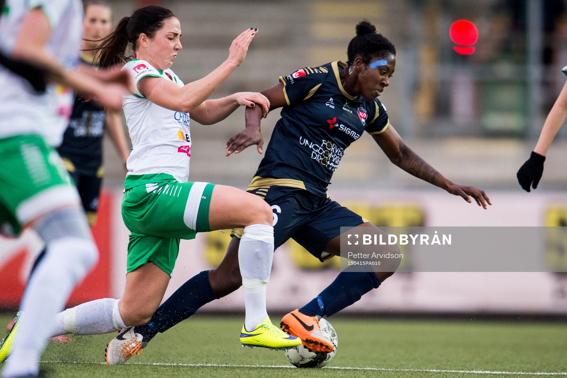 Hammarbys Clara Markstedt och Rosengårds Anita Asante