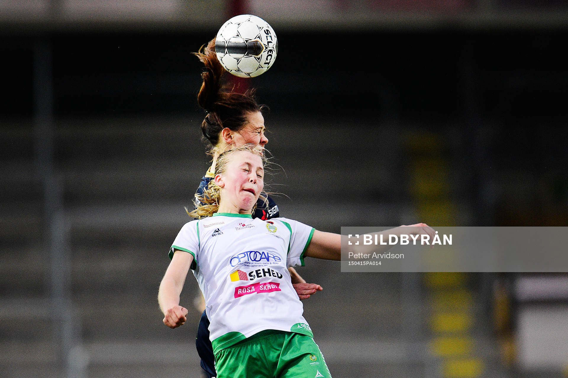 Hammarbys Julia Karlenäs i nickduell med Rosengårds Edina