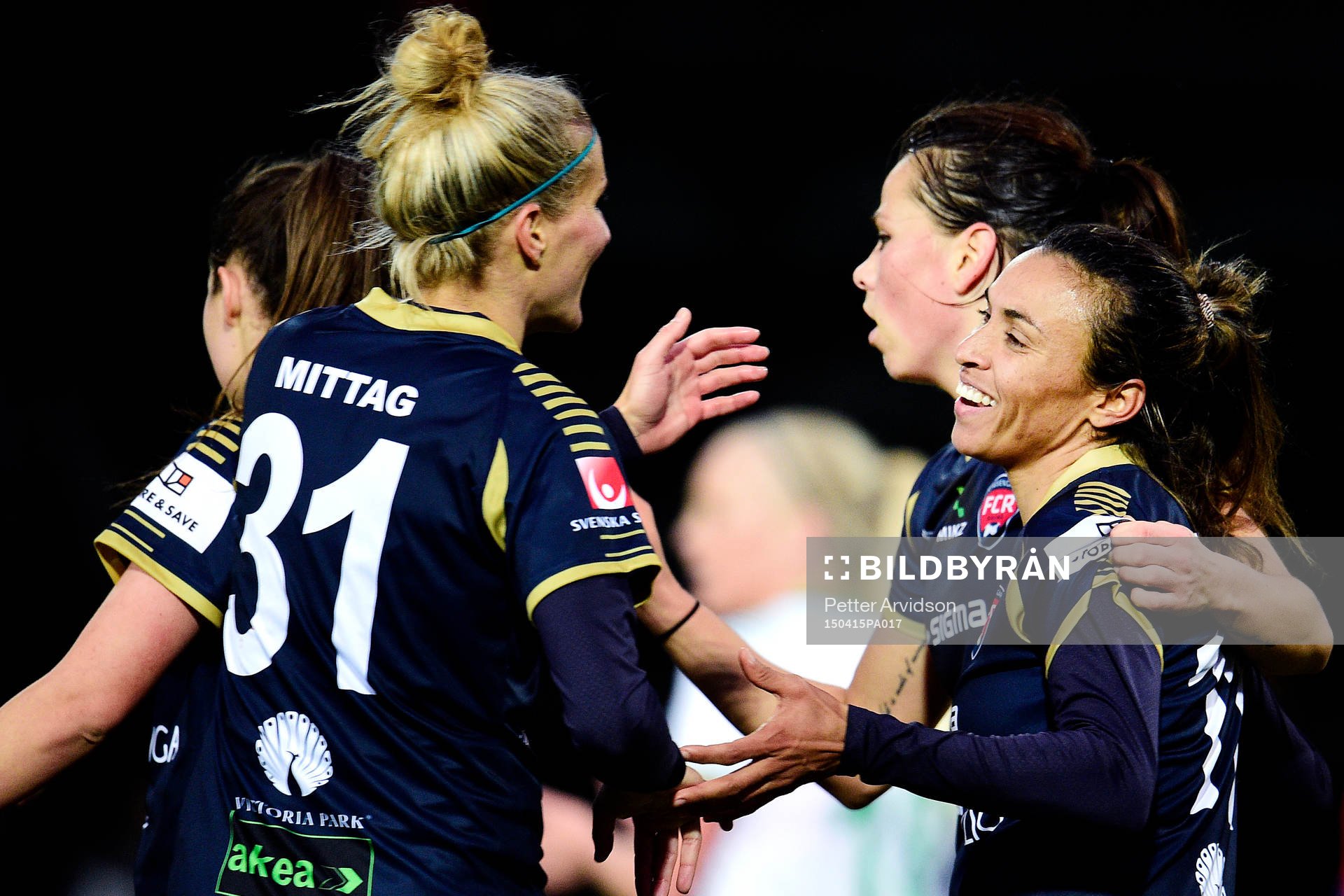 Rosengårds Marta Viera Da Silva (th) gör 2-0 och jublar