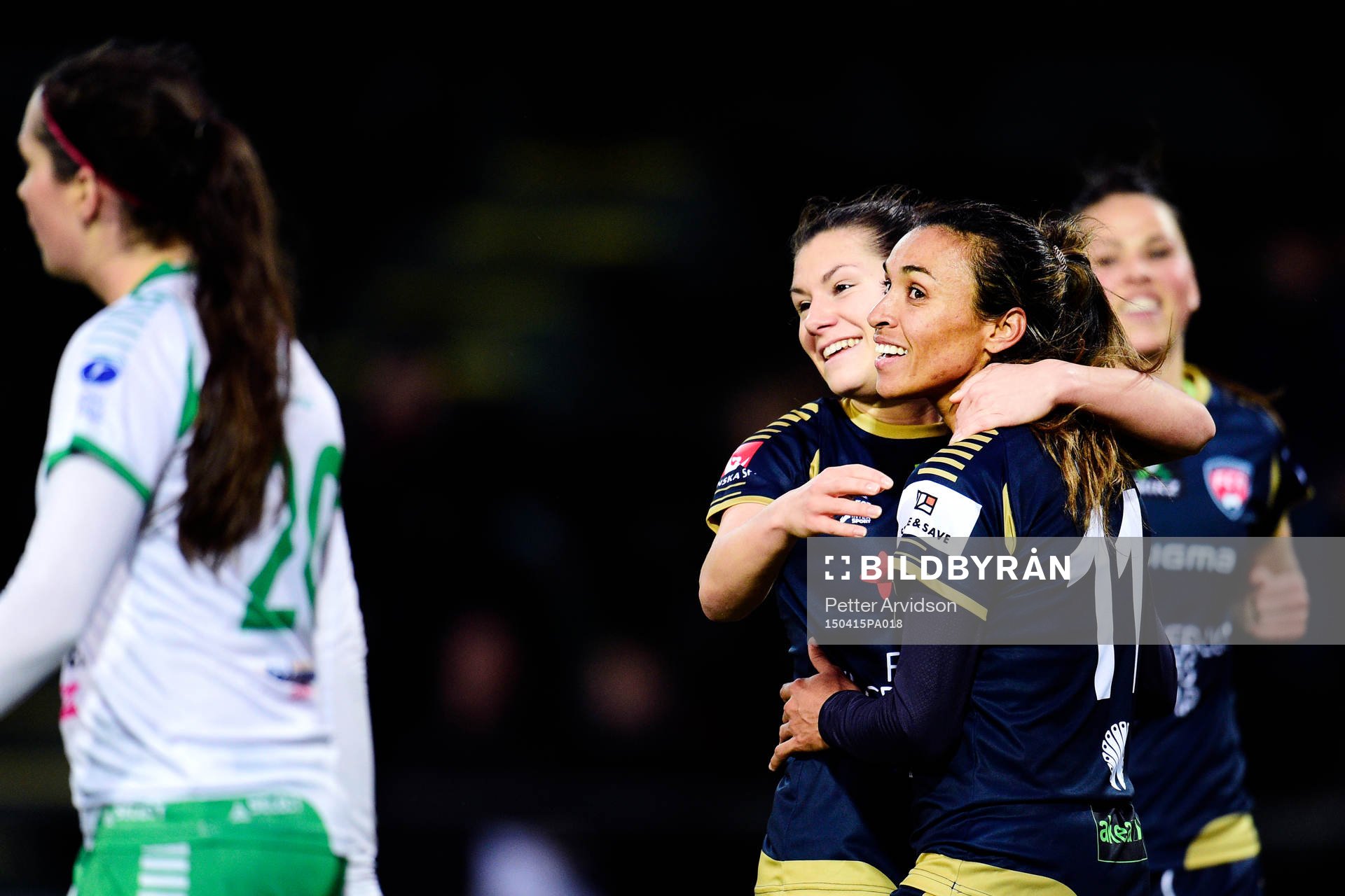 Rosengårds Marta Viera Da Silva (th) gör 3-0 och jublar