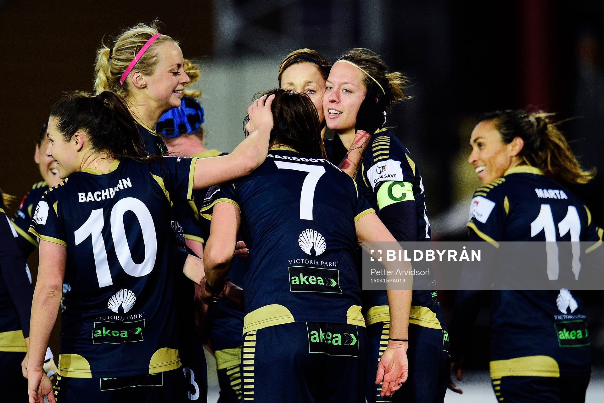 Rosengårds spelare jublar