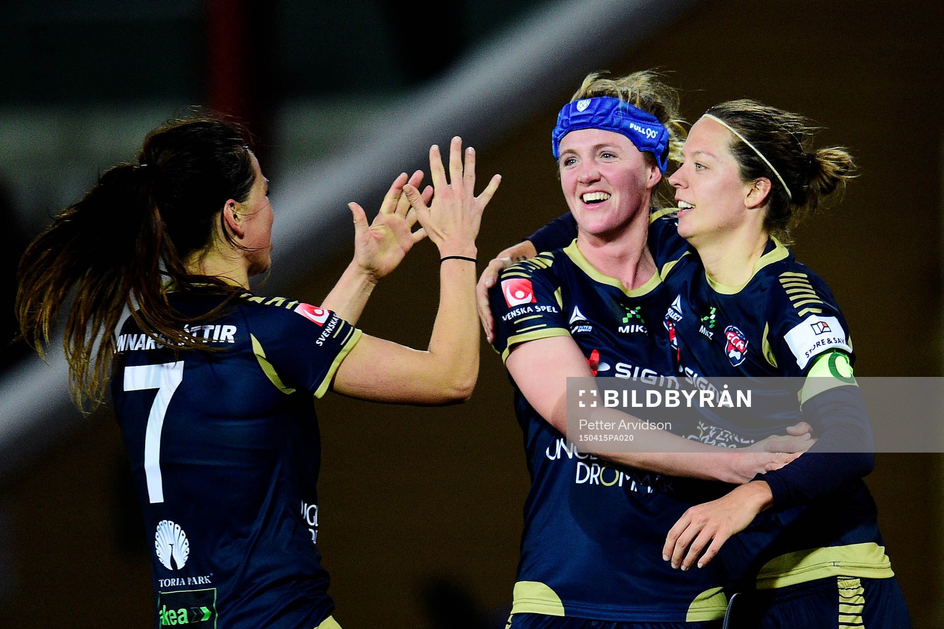 Rosengårds Lina Nilsson (th) gör 2-0 och jublar med Sara