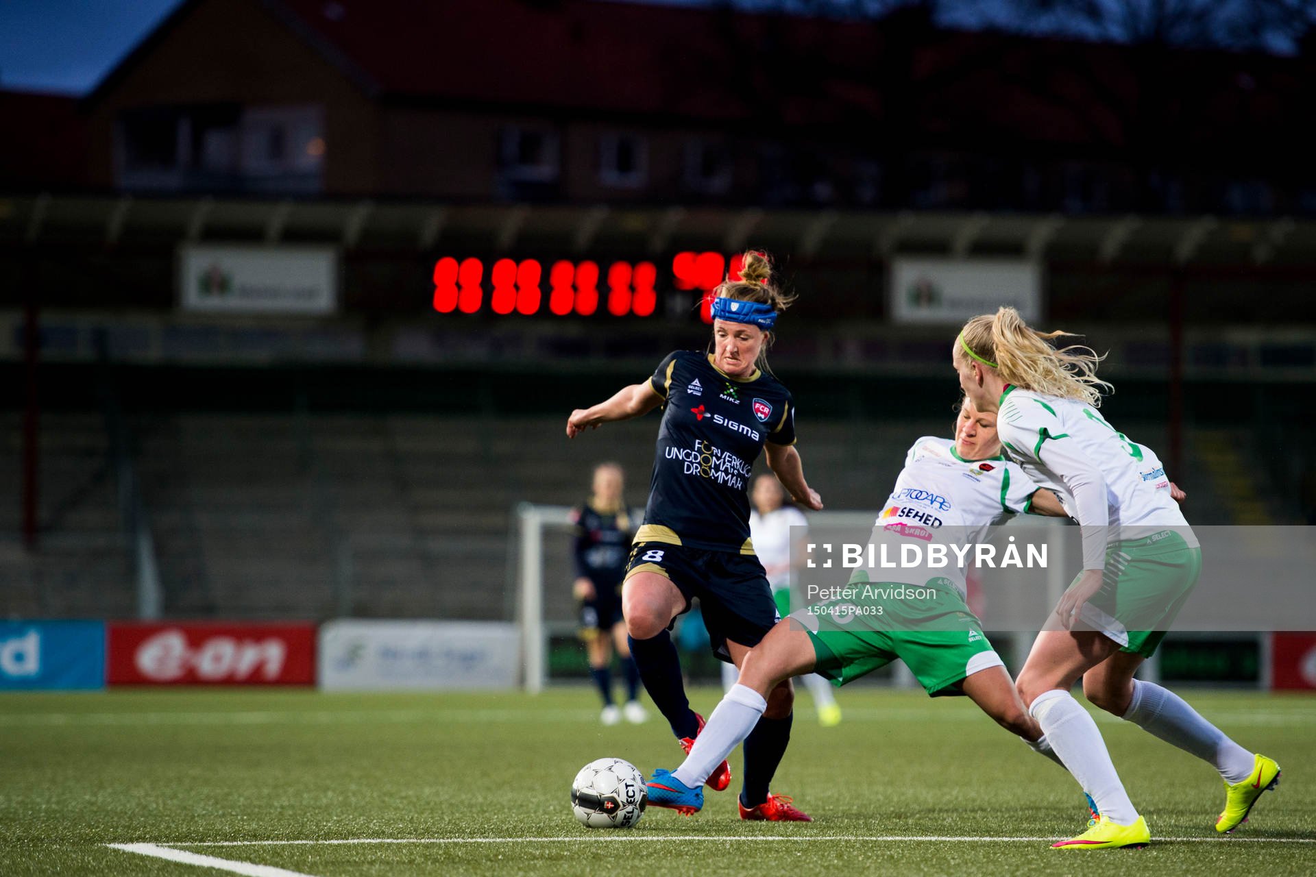 Rosengårds Kirsten Van De Ven och Hammarbys Katrin Schmidt