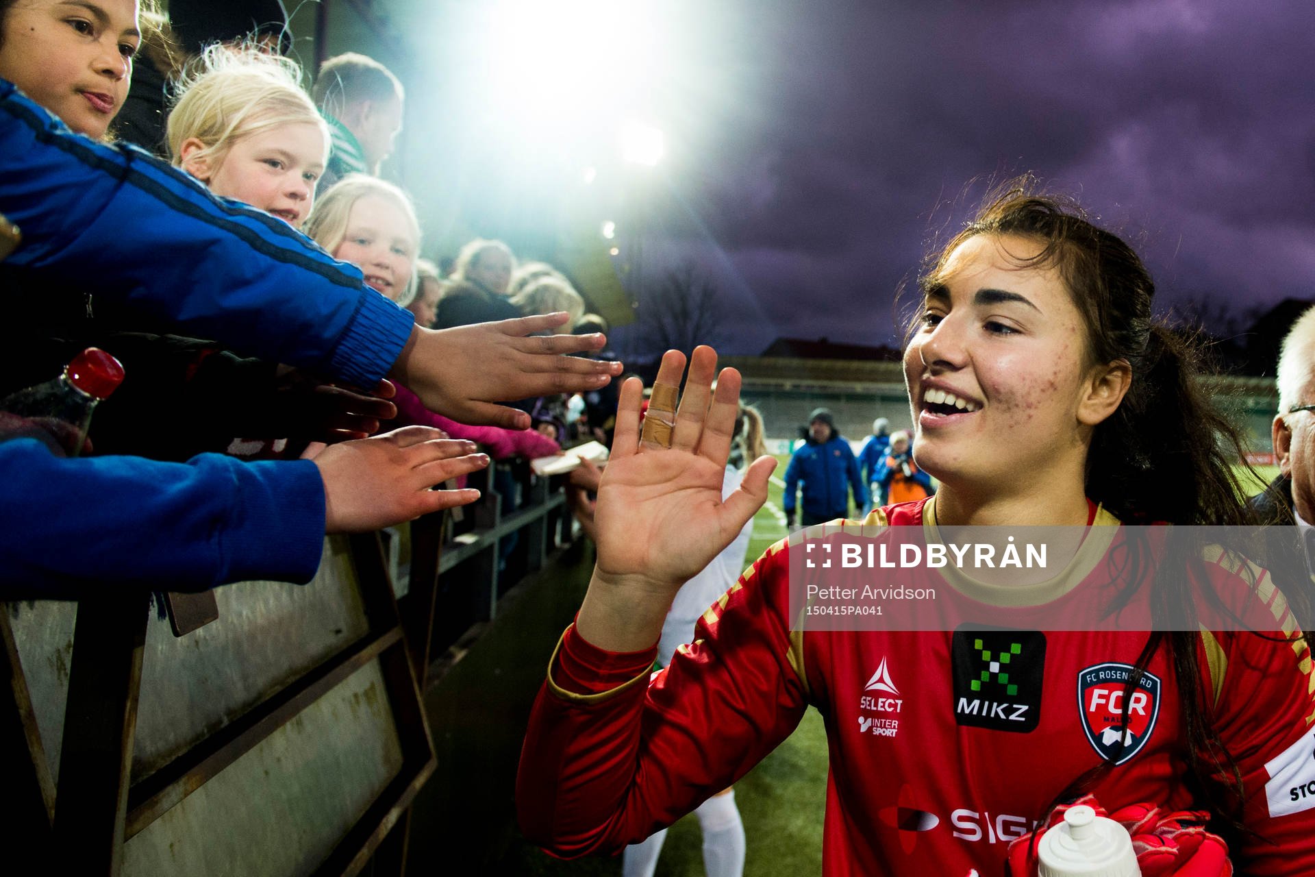 Rosengårds målvakt Zecira Musovic tackar publiken