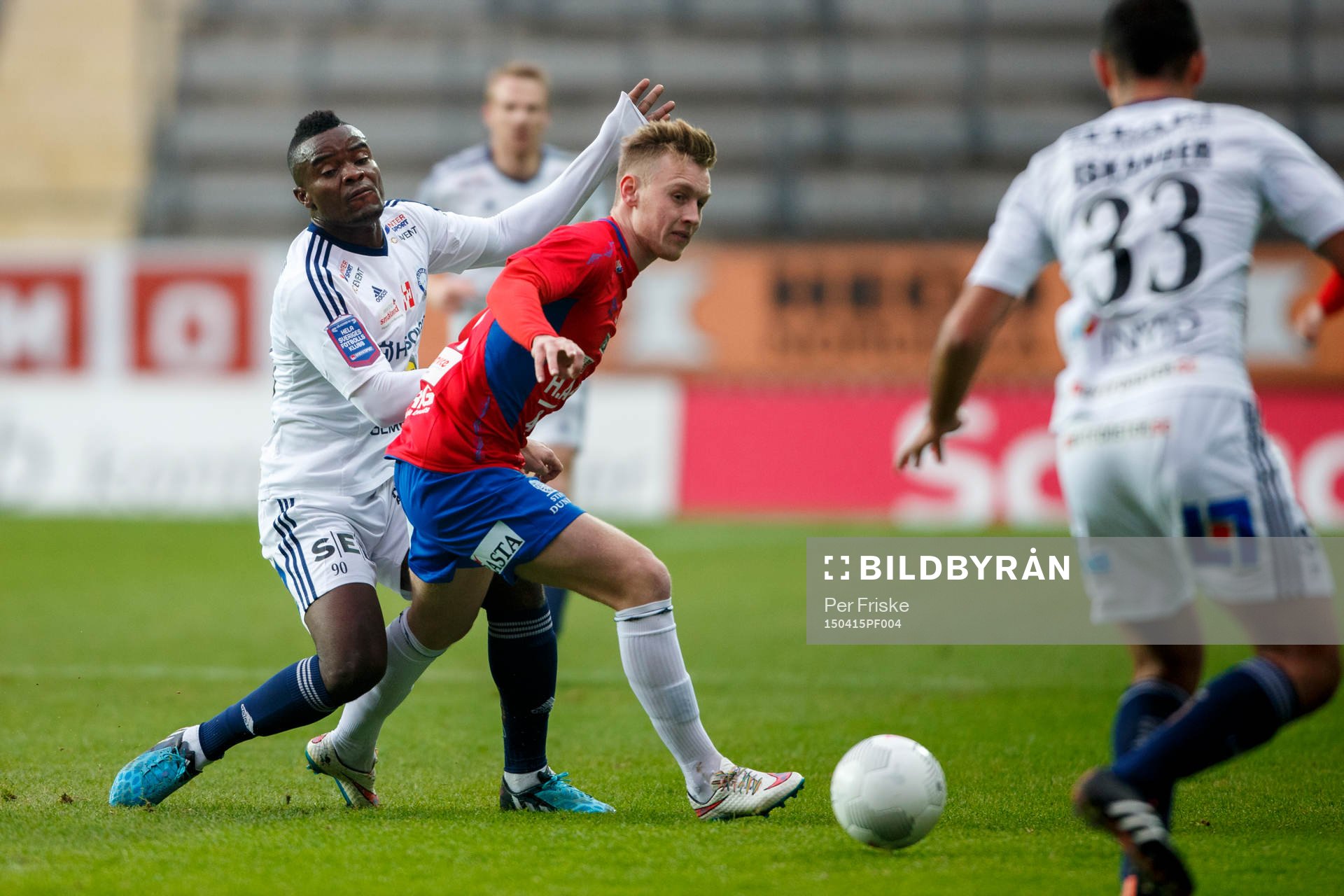 Husqvarnas Abdulai Zakaria och Örgrytes Sebastian Ohlsson