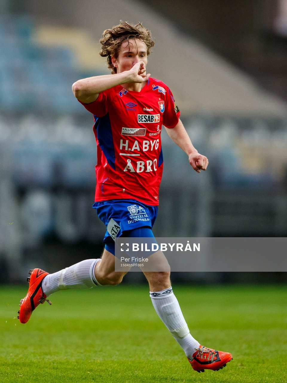Örgrytes Jakob Lindström jublar