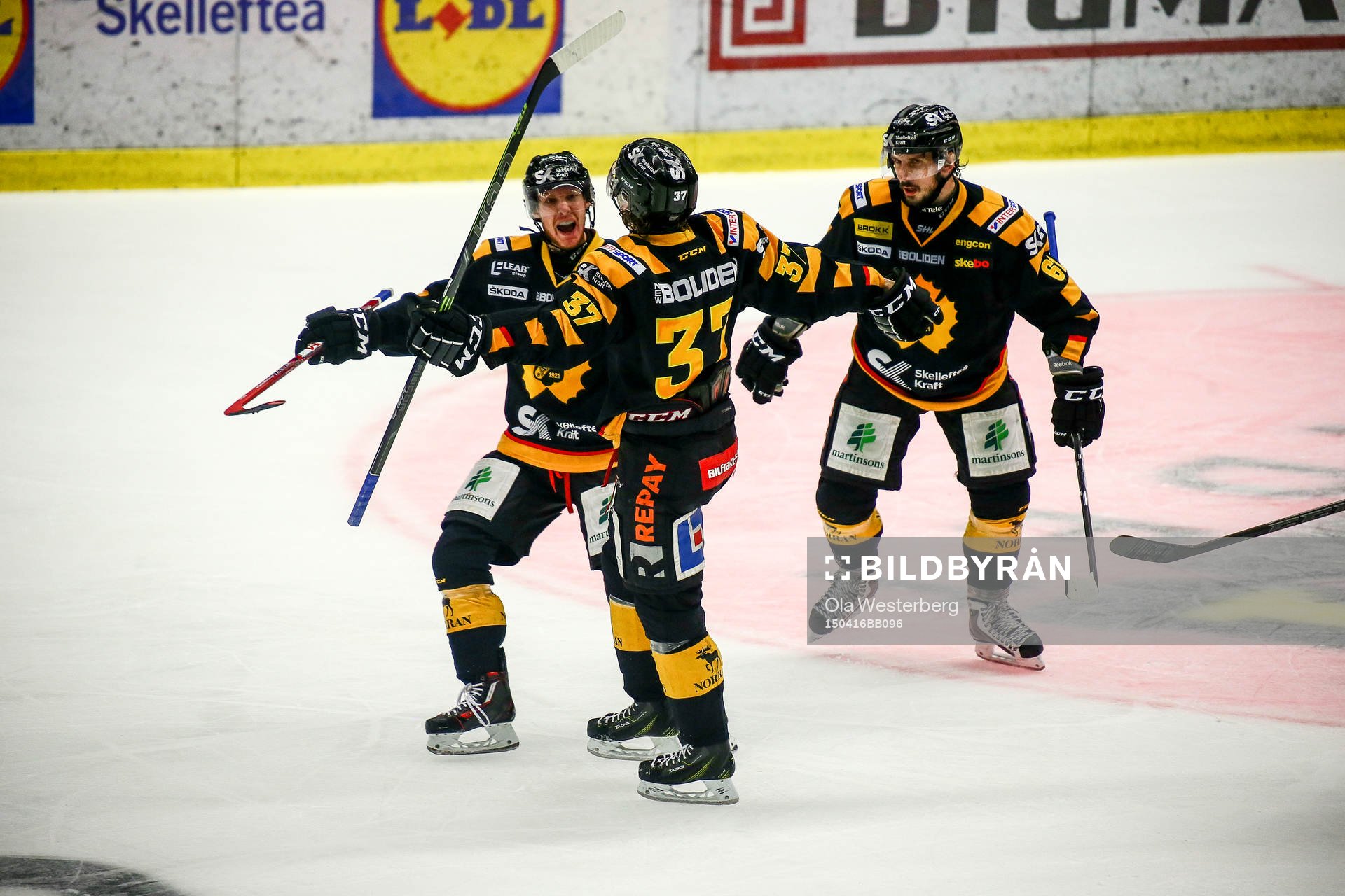Skellefteås John Norman gör 1-3 och jublar