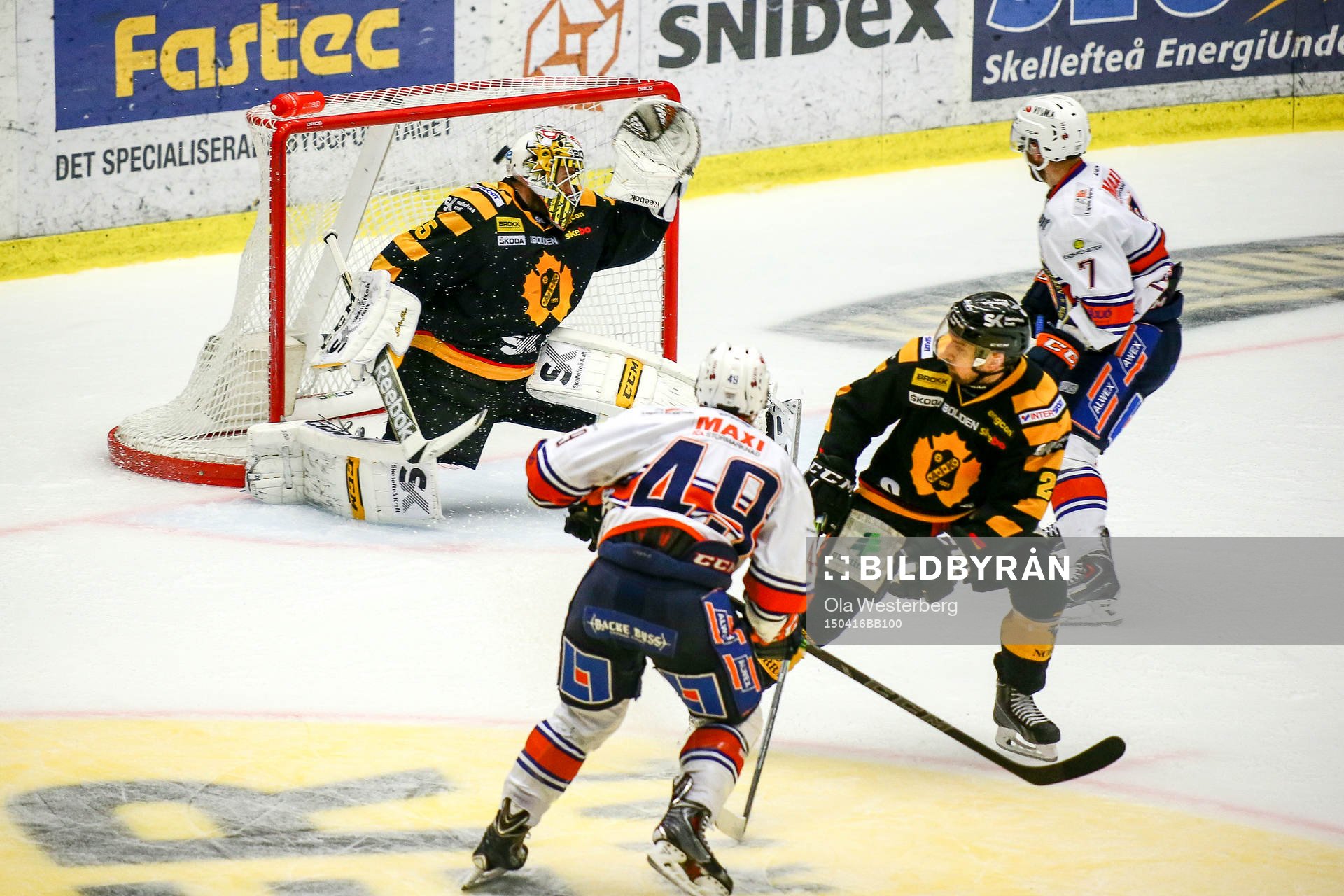 Växjös Rhett Rakhshani  gör 0-2 och jublar