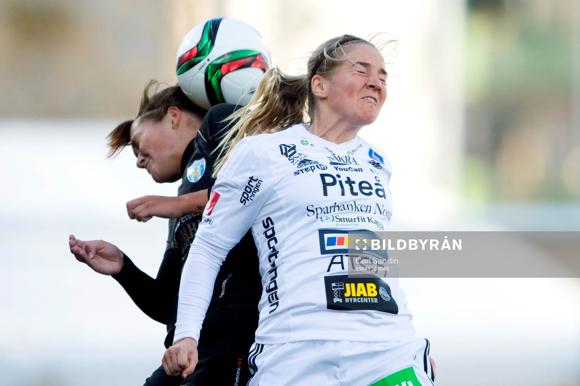 Göteborgs Julia Wahlberg i nickduell med Piteås Irma Helin