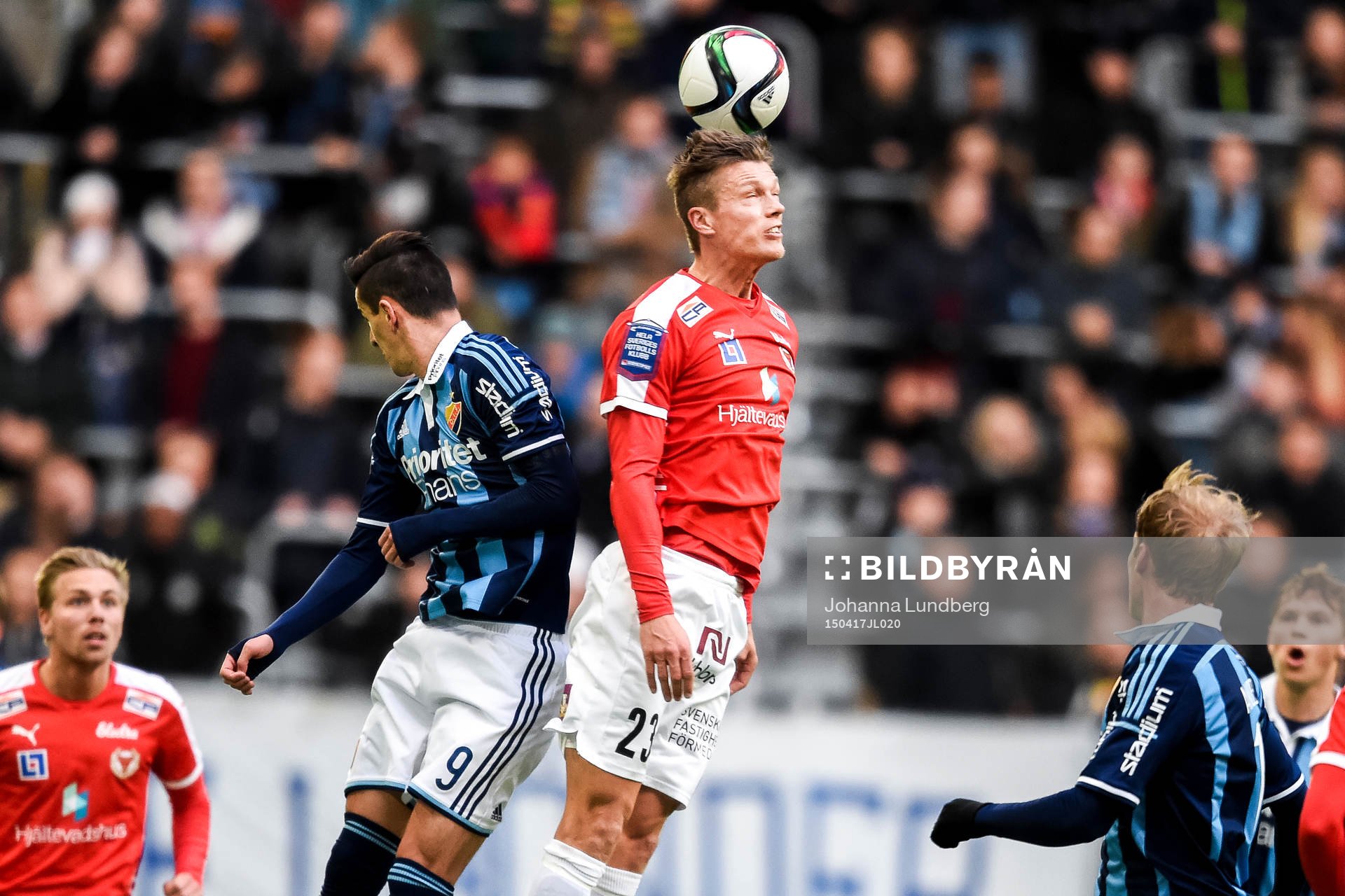 Kalmars Viktor Elm i en nickduell med Djurgårdens Haris Radetinac under fotbollsmatchen i Allsvenskan mellan Djurgården och Kalmar den 17 april 2015 i Stockholm.