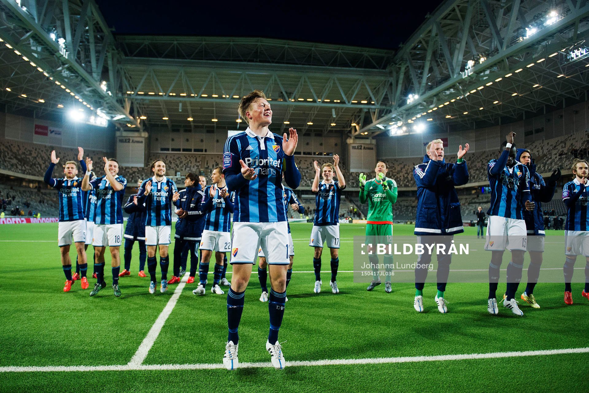 Djurgårdens spelare med Emil Bergström längst fram jublar