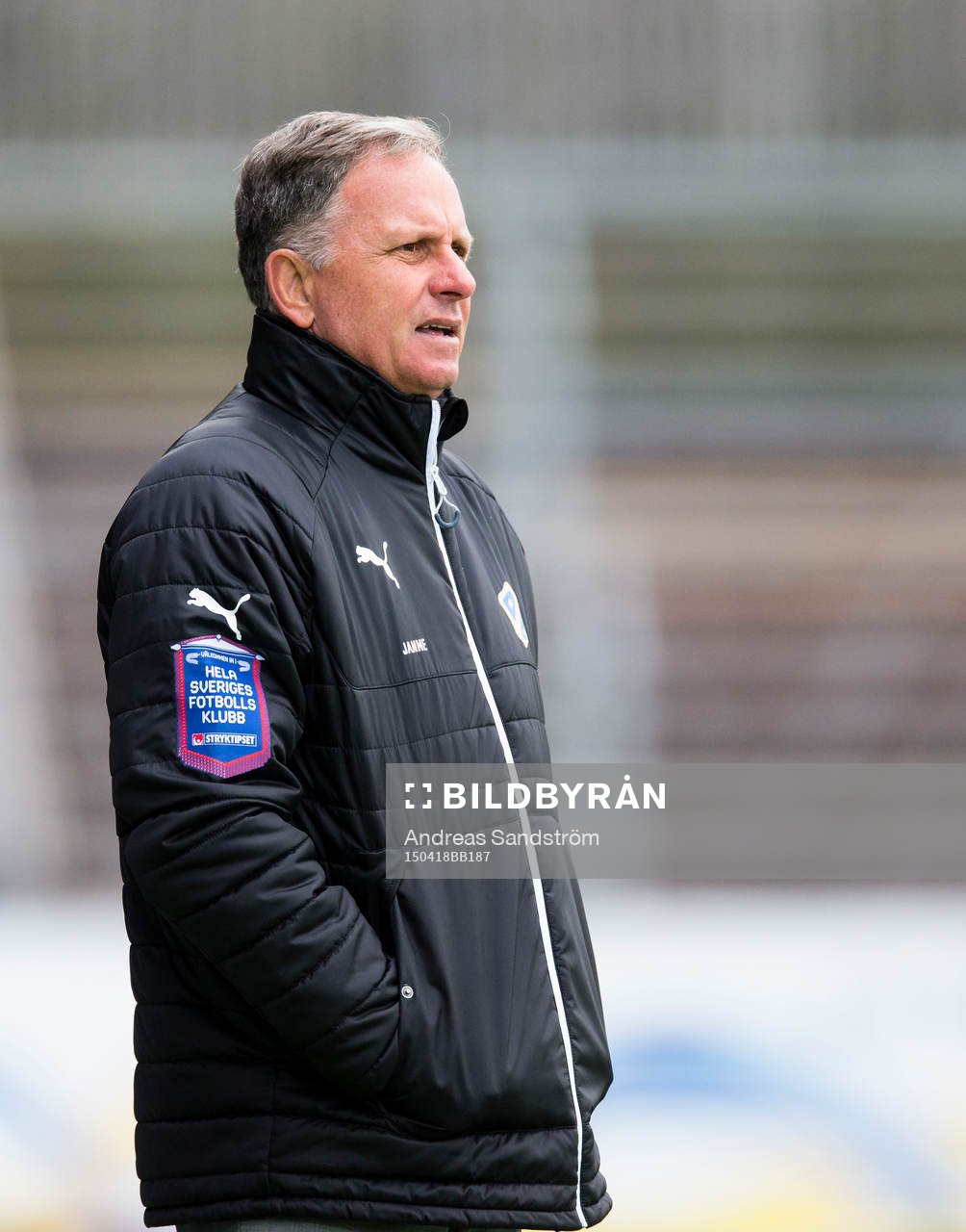 Halmstads tränare Janne Jönsson under fotbollsmatchen i Allsvenskan mellan Gefle och Halmstad 18 April 2015 i Gävle. 
