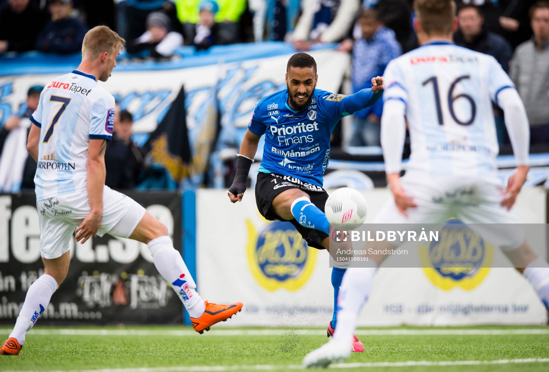 Halmstads Junes Barny och Gefles Robin Nilsson (v) och David Fällman under fotbollsmatchen i Allsvenskan mellan Gefle och Halmstad 18 April 2015 i Gävle.