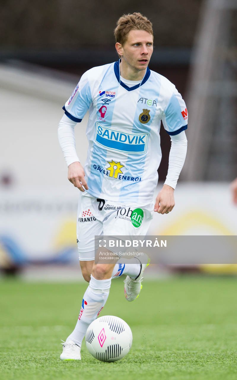Gefles Johan Bertilsson under fotbollsmatchen i Allsvenskan mellan Gefle och Halmstad 18 April 2015 i Gävle. 