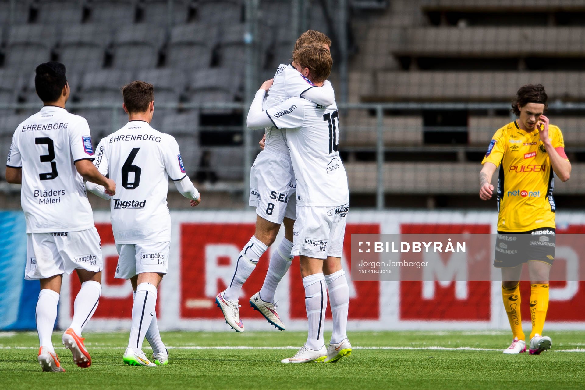 Häckens spelare jublar