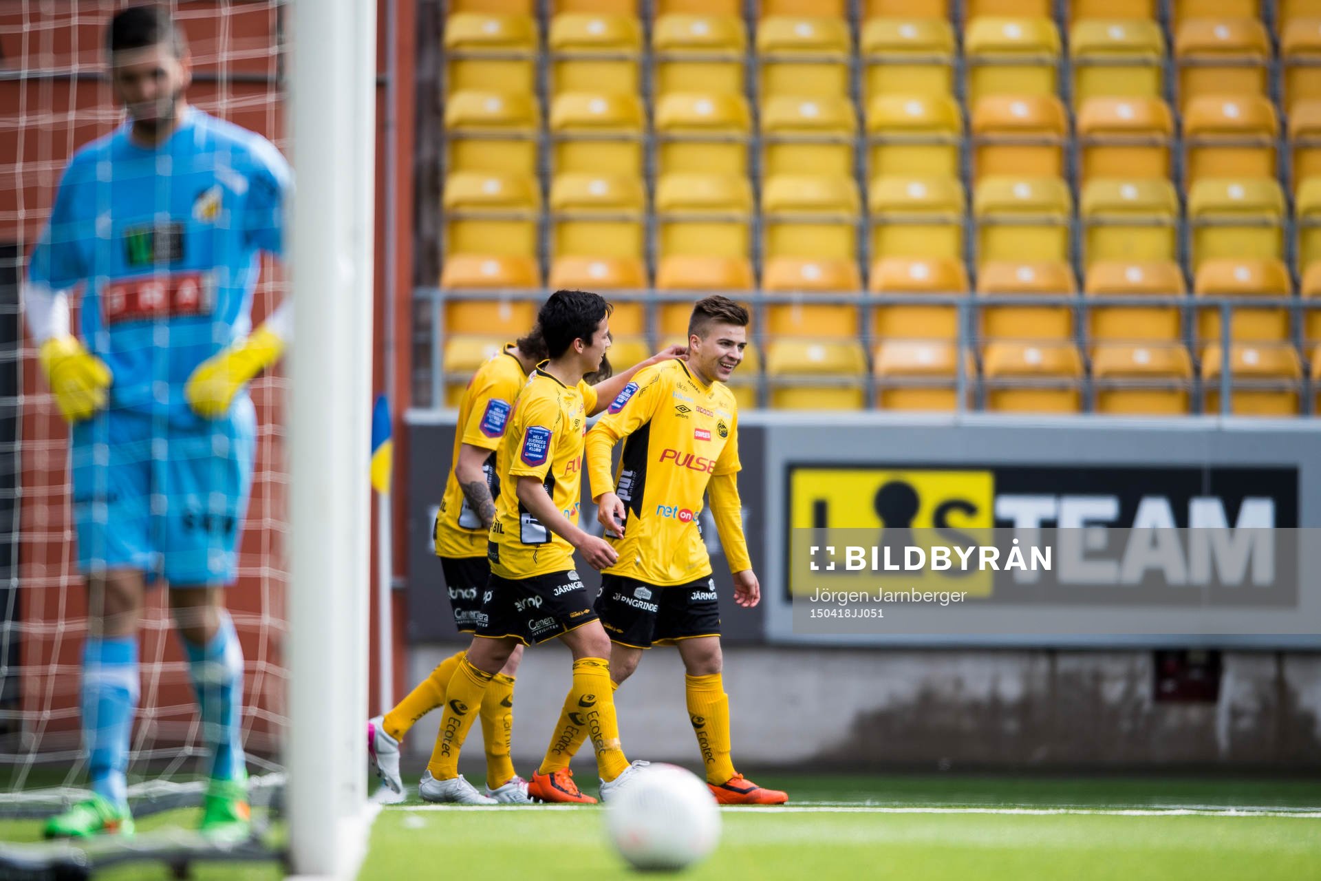 Elfsborgs Oscar Berntsson klappas om
