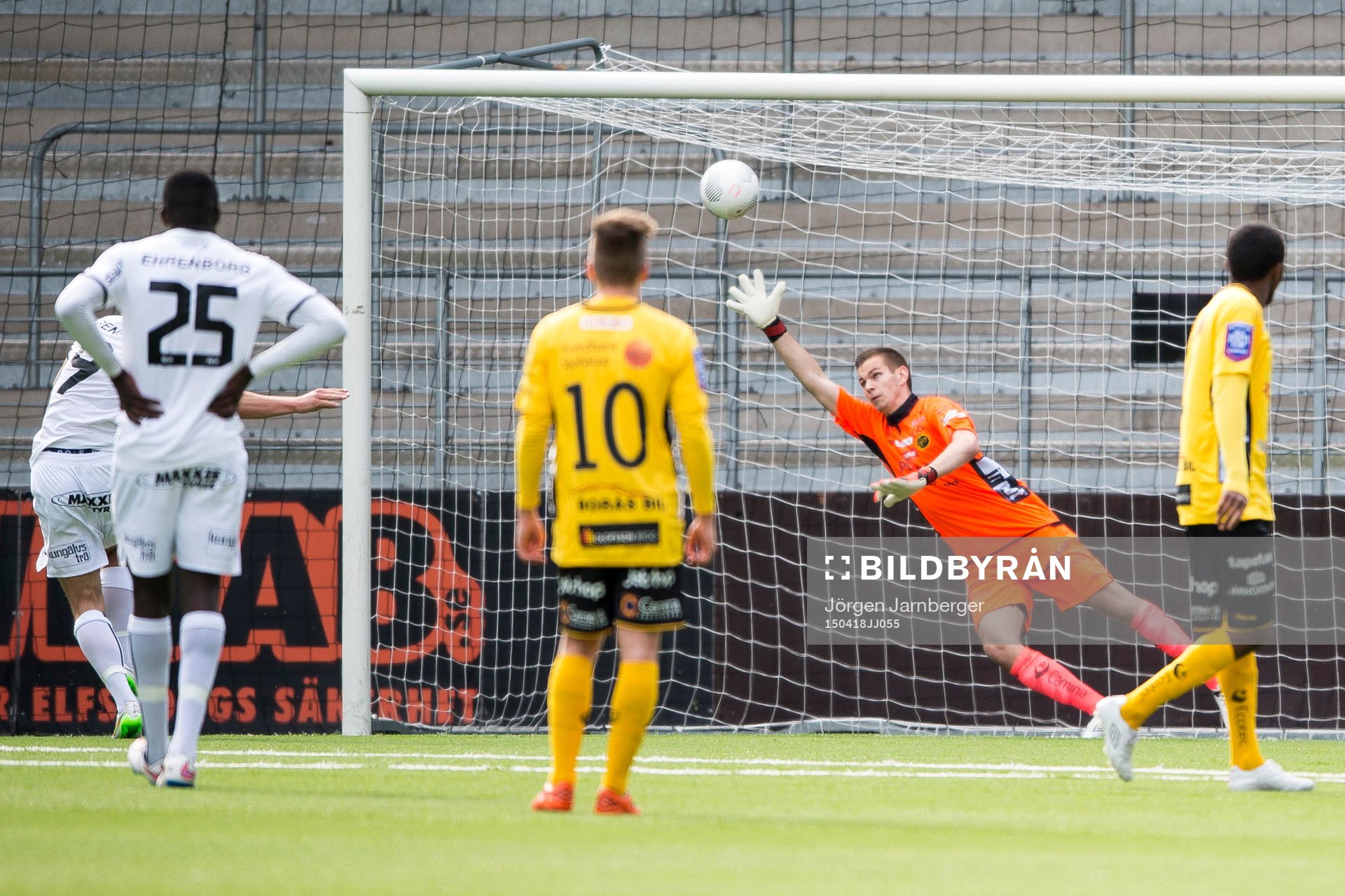 Häckens Robert Lipovic gör 5-2 på straff